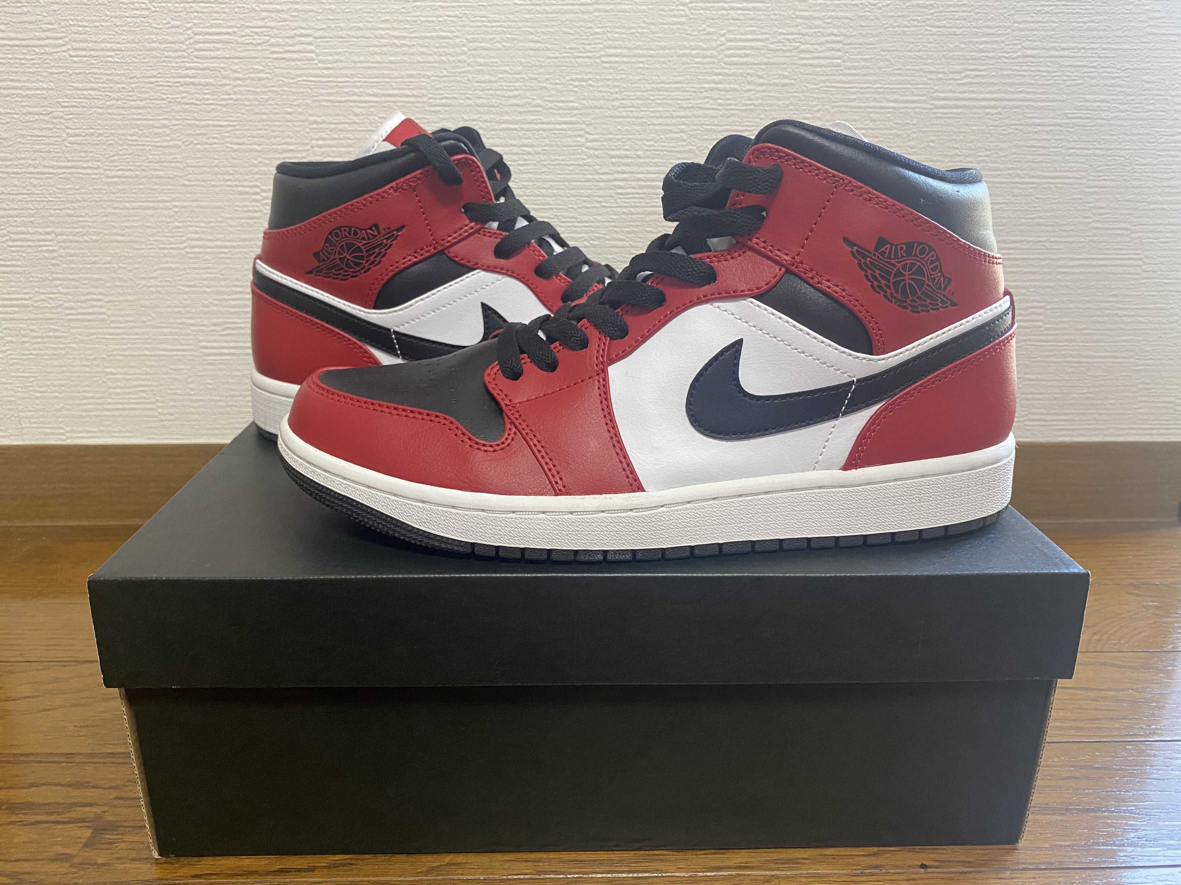 Nike Air Jordan 1 Mid "Chicago Black Toe"