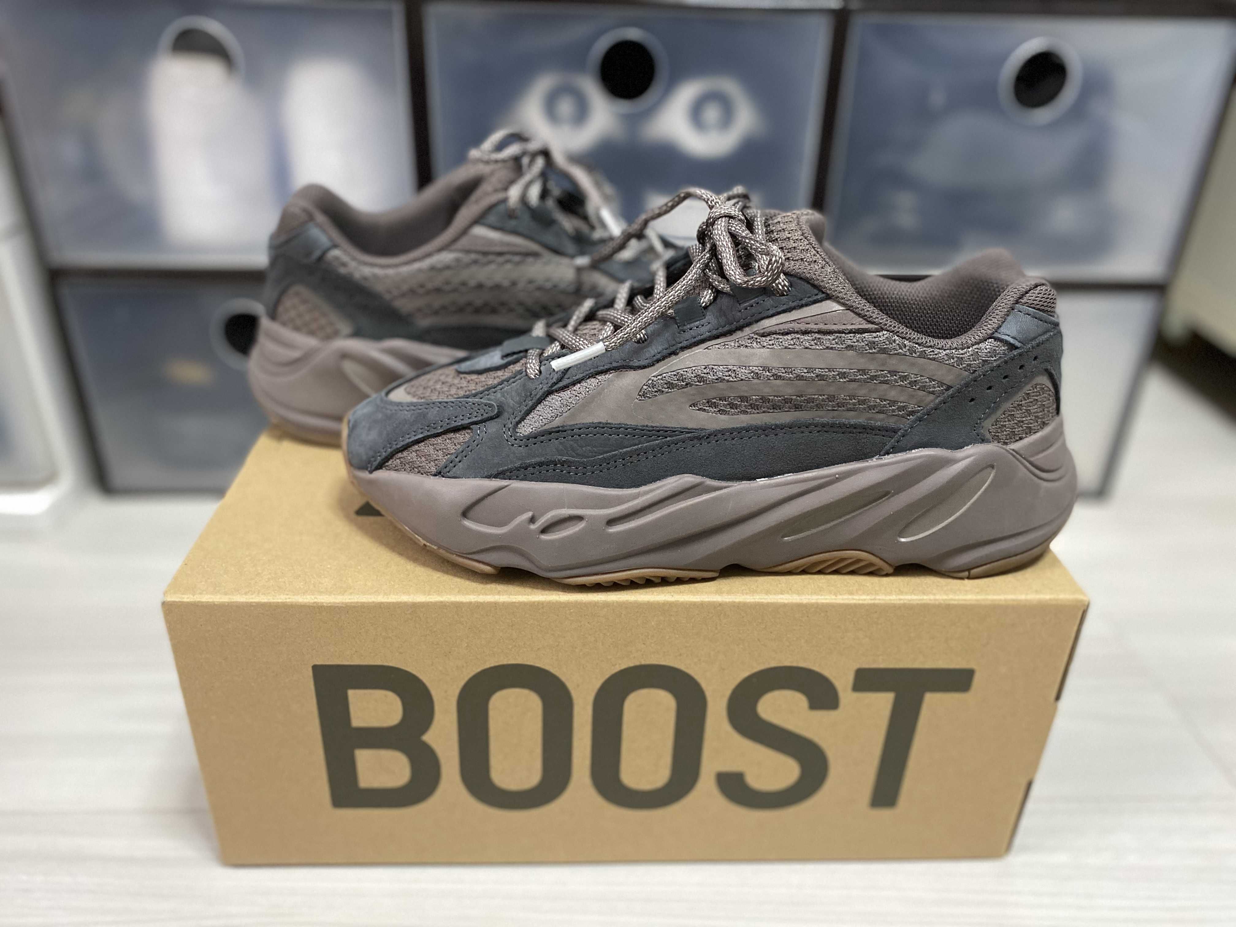 adidas YEEZY Boost 700V2 "Mauve"