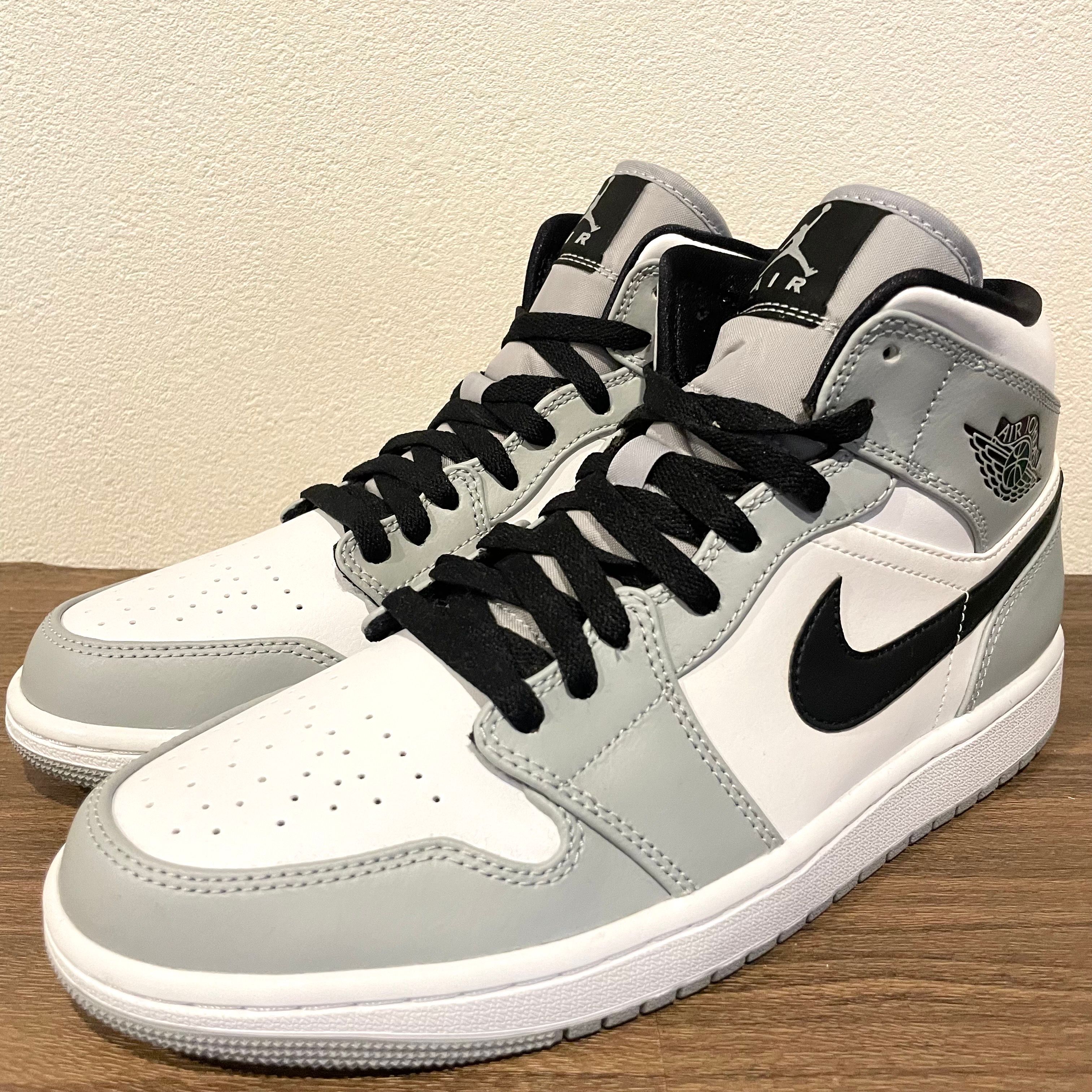 Nike Air Jordan 1 Mid "Light Smoke Grey/White/Black"