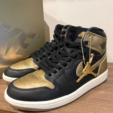 Nike Air Jordan 1 Retro High OG "Black and Gold"