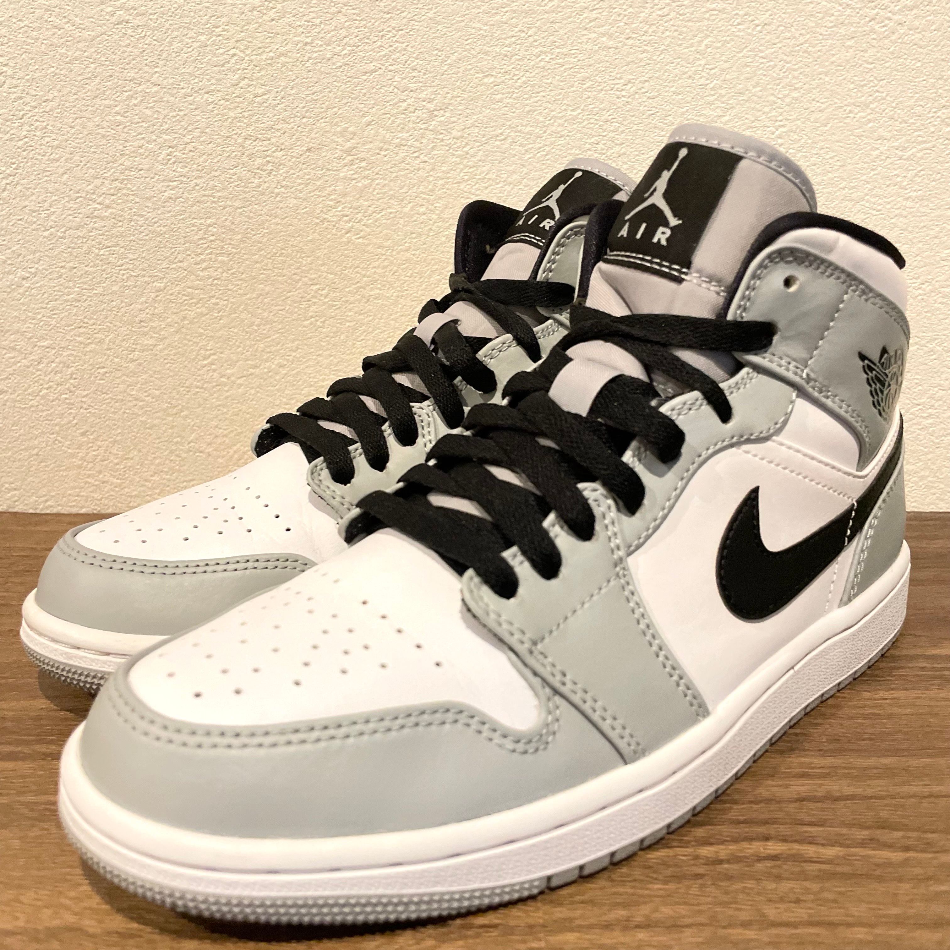 Nike Air Jordan 1 Mid "Light Smoke Grey/White/Black"