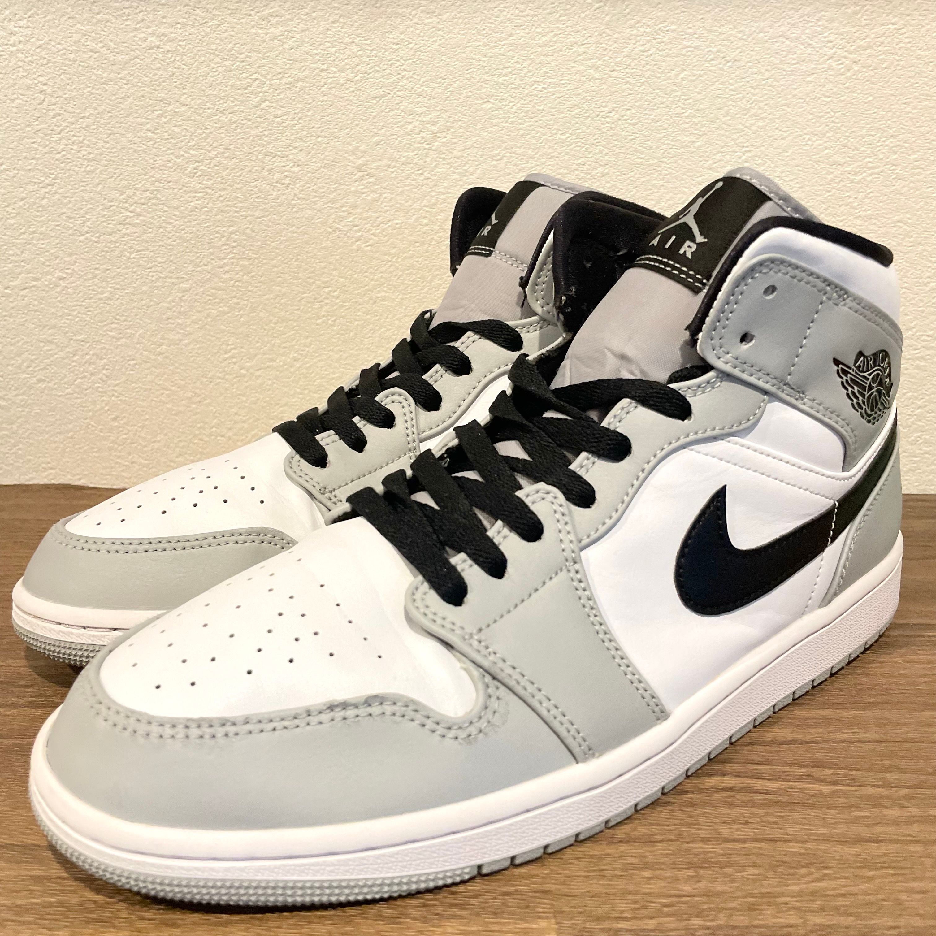 Nike Air Jordan 1 Mid "Light Smoke Grey/White/Black"