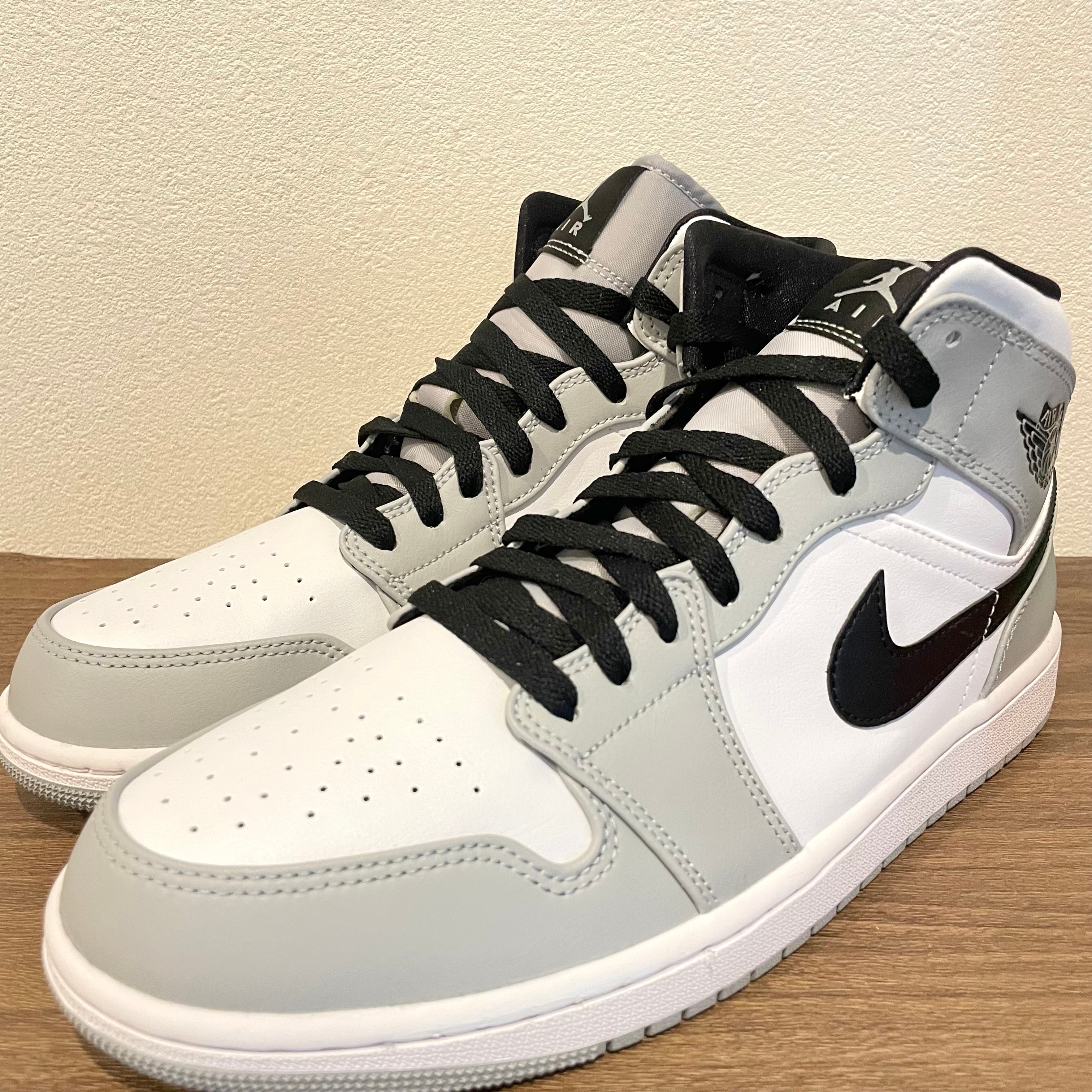 Nike Air Jordan 1 Mid "Light Smoke Grey/White/Black"