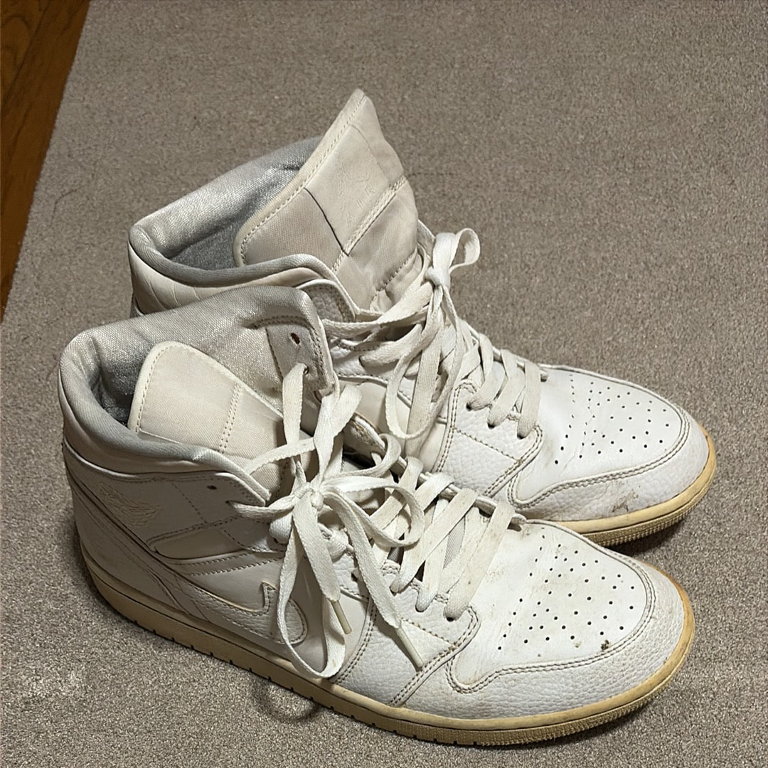 Nike Air Jordan 1 Mid "Triple White"