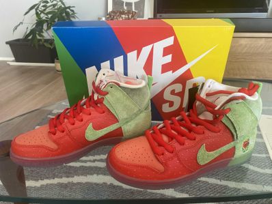 Nike SB Dunk High "Strawberry Cough"