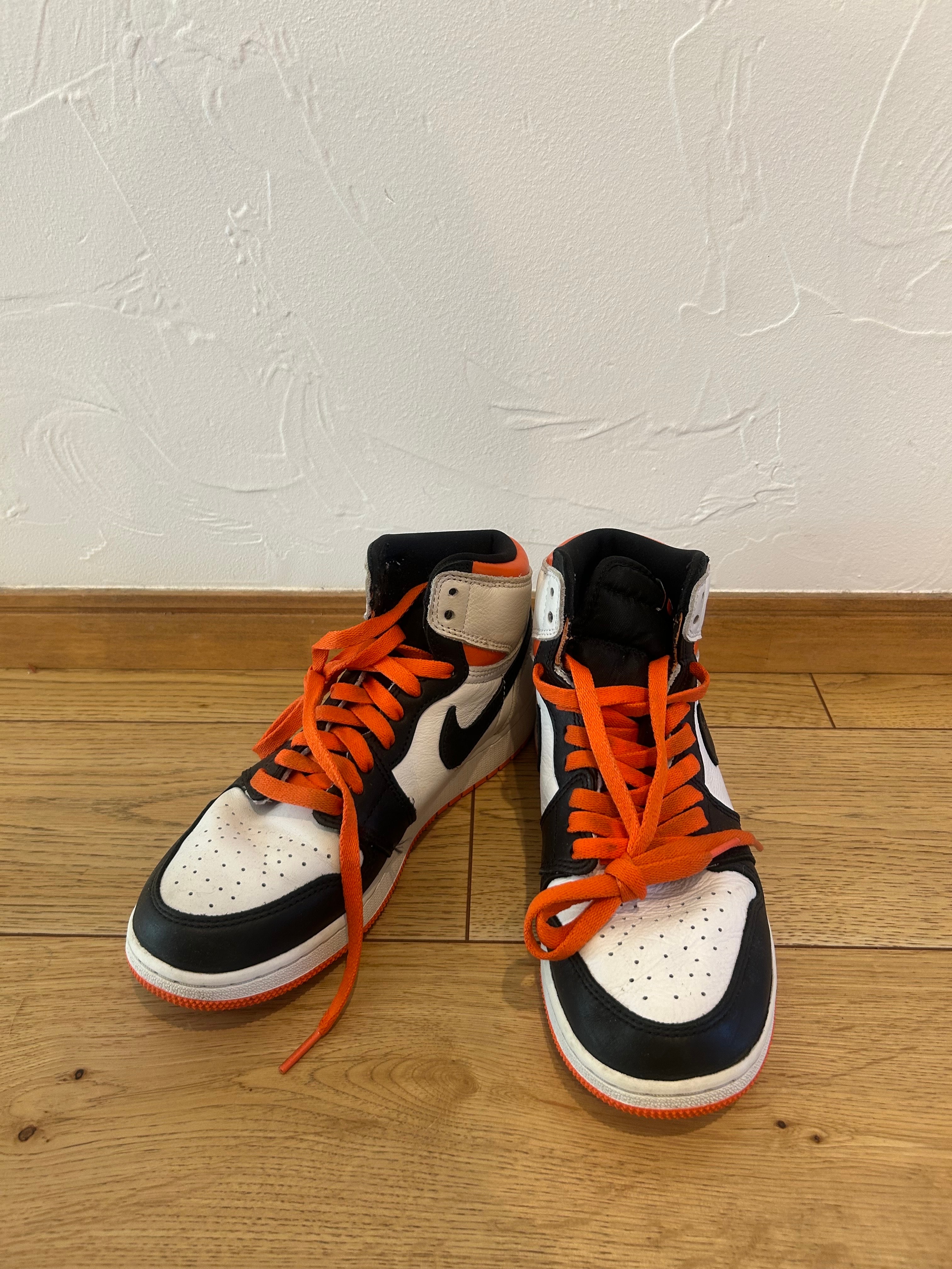 Nike Air Jordan 1 Retro High OG "Electro Orange"