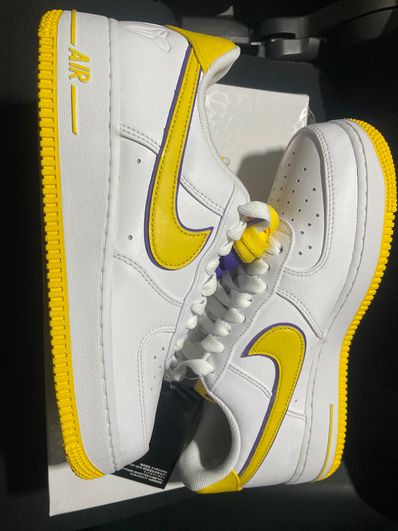 Kobe Bryant × Nike Air Force 1 Low Retro QS "Varsity Maize and Varsity Purple"