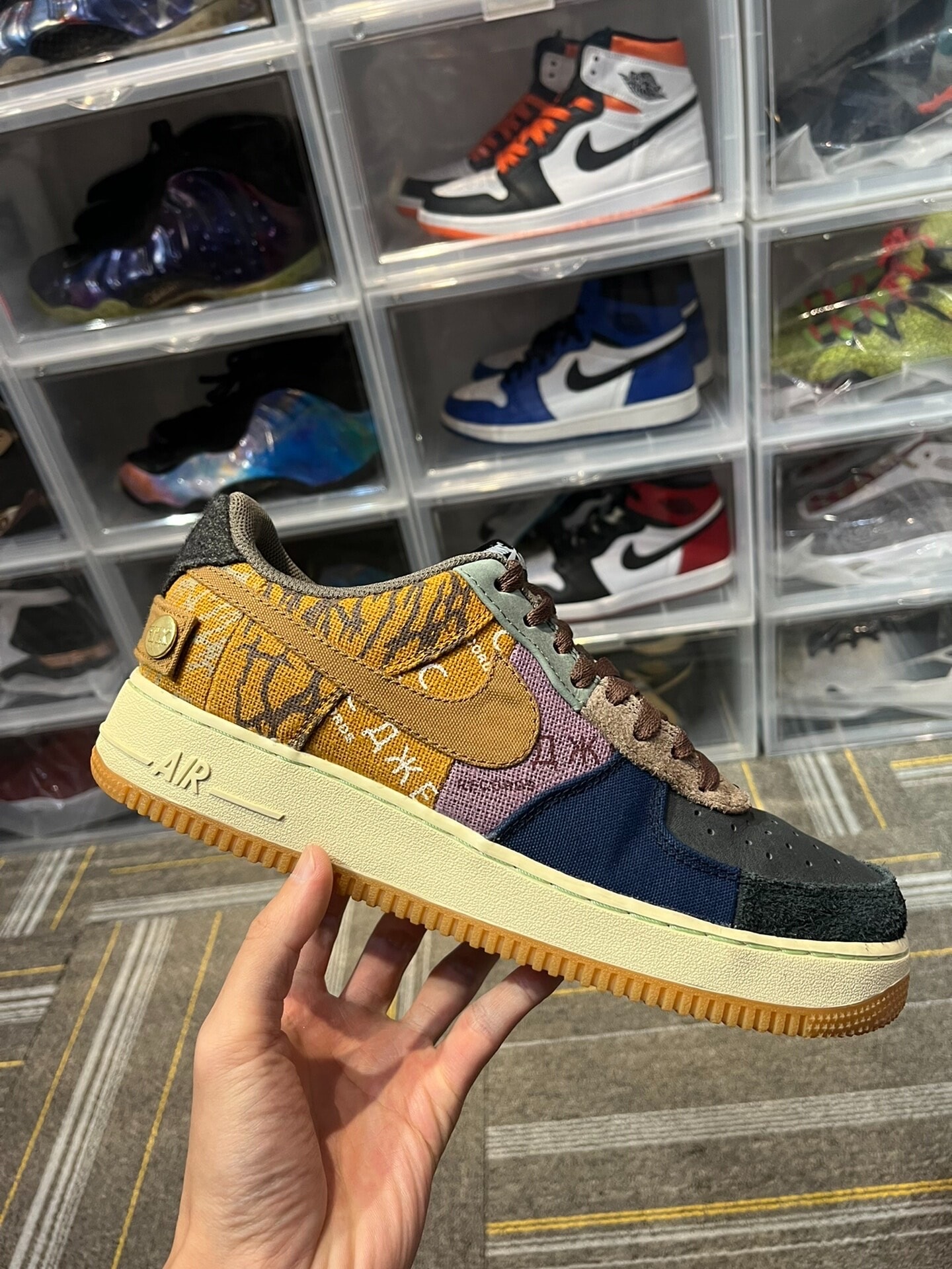 トラヴィススコット × ナイキ エアフォース1 ロー カクタス ジャック "マルチカラー"