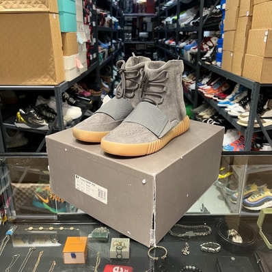 adidas Yeezy Boost 750 "Light Grey Glow In The Dark"