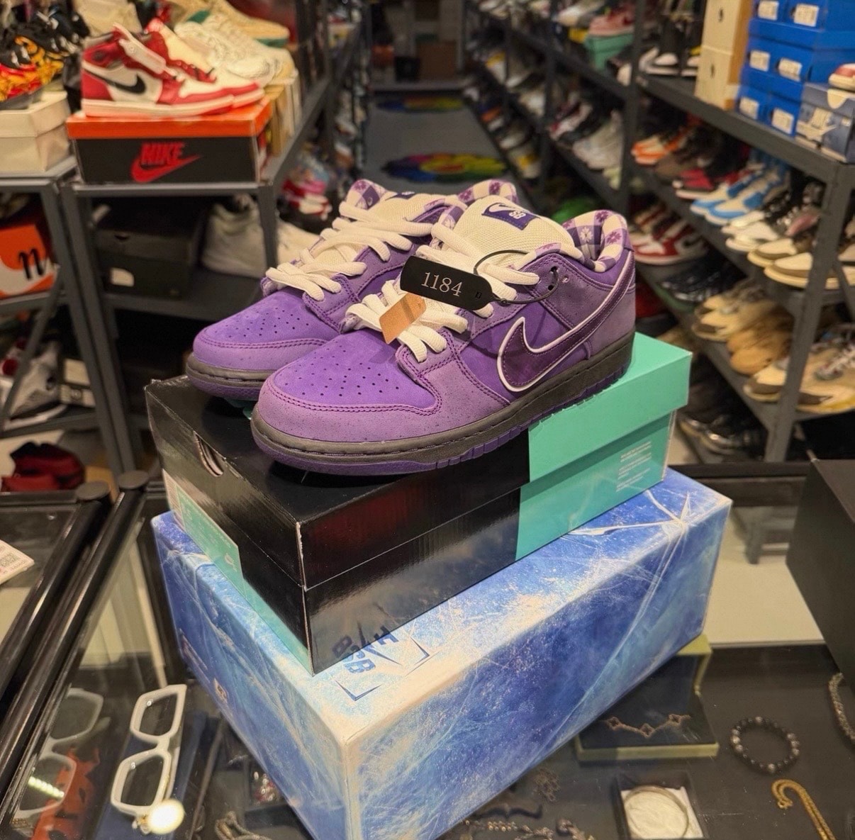 コンセプツ × ナイキ SB ダンク ロー "パープル ロブスター" (スペシャルボックス)