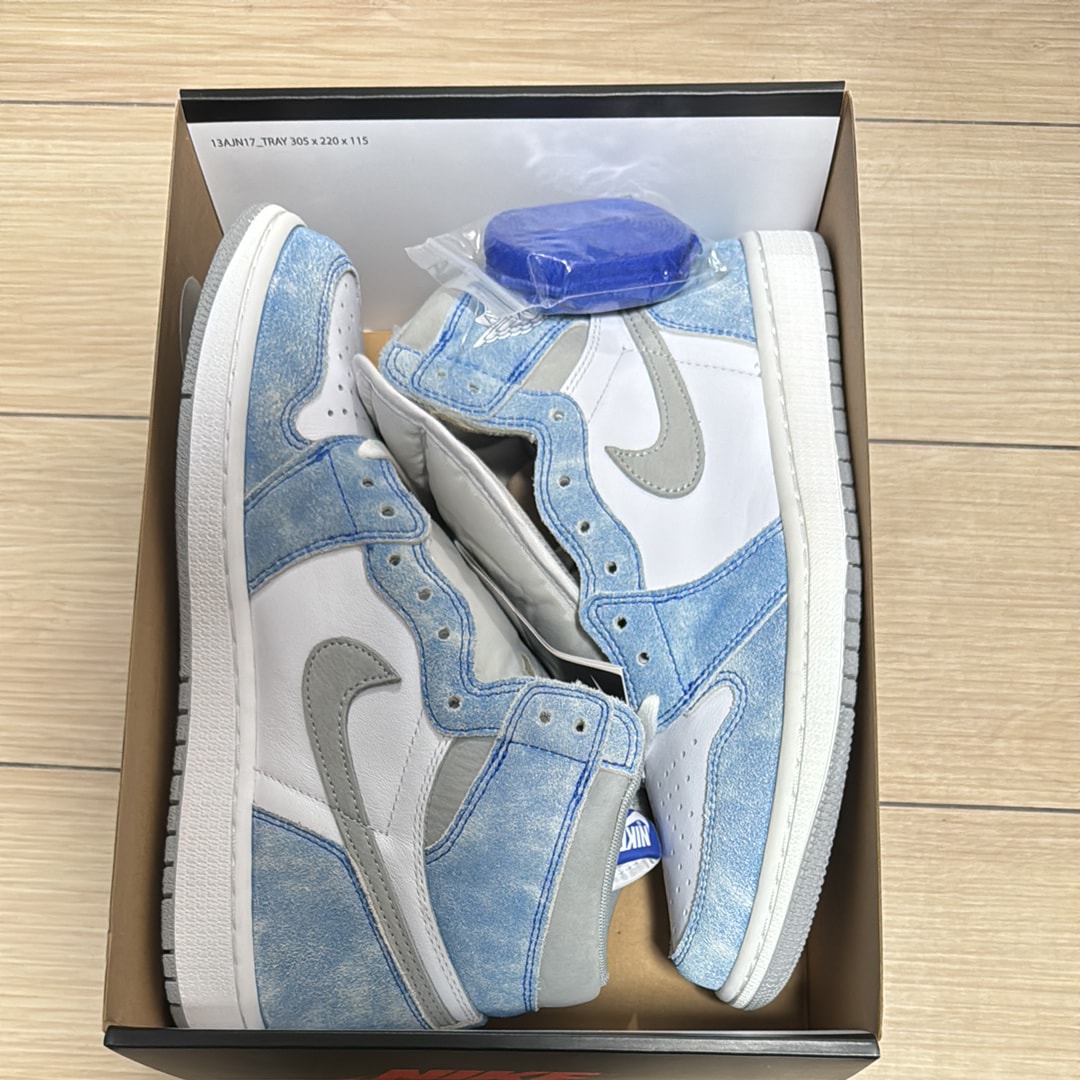 Nike Air Jordan 1 High OG "Hyper Royal"