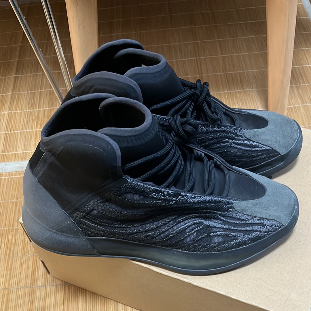 ADIDAS YEEZY Quantum "Onyx"