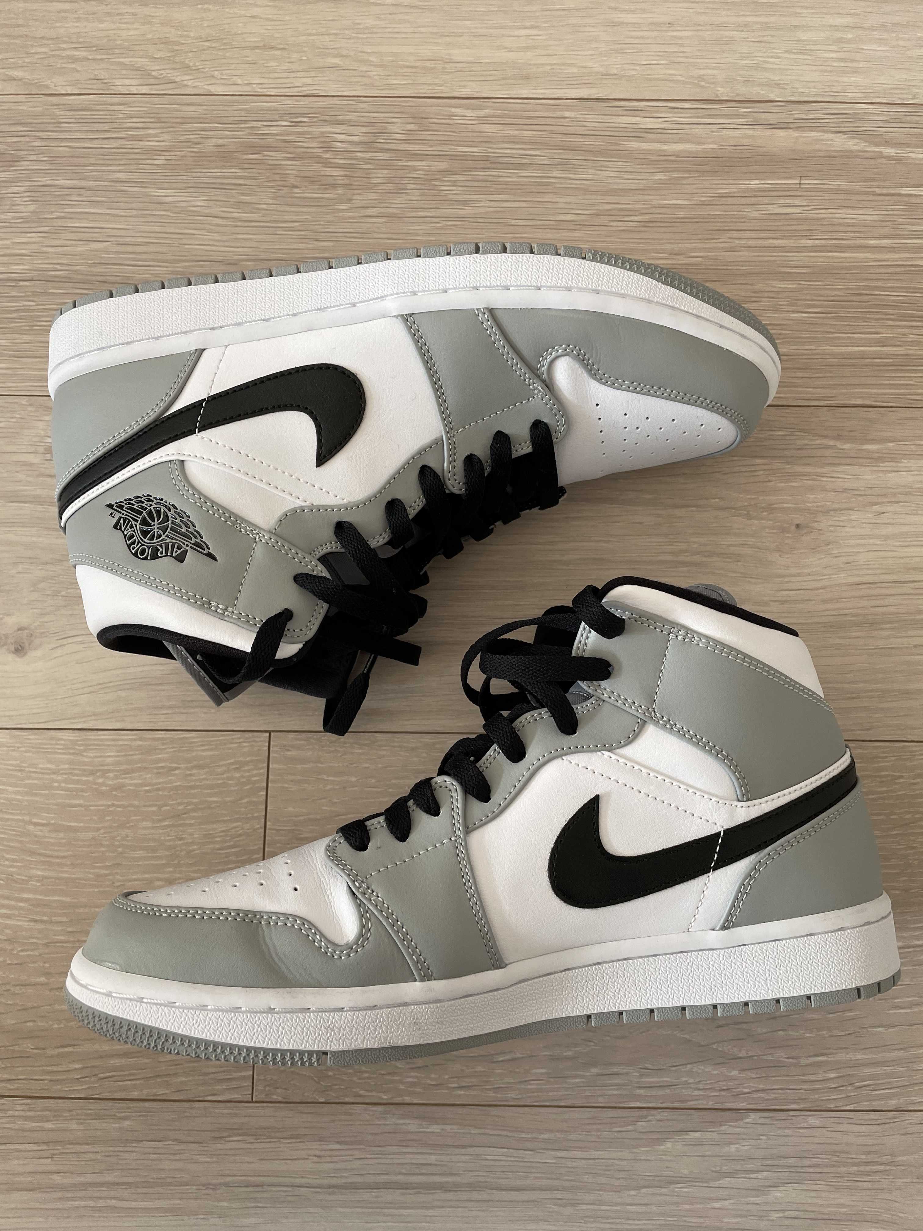 Nike Air Jordan 1 Mid "Light Smoke Grey/White/Black"