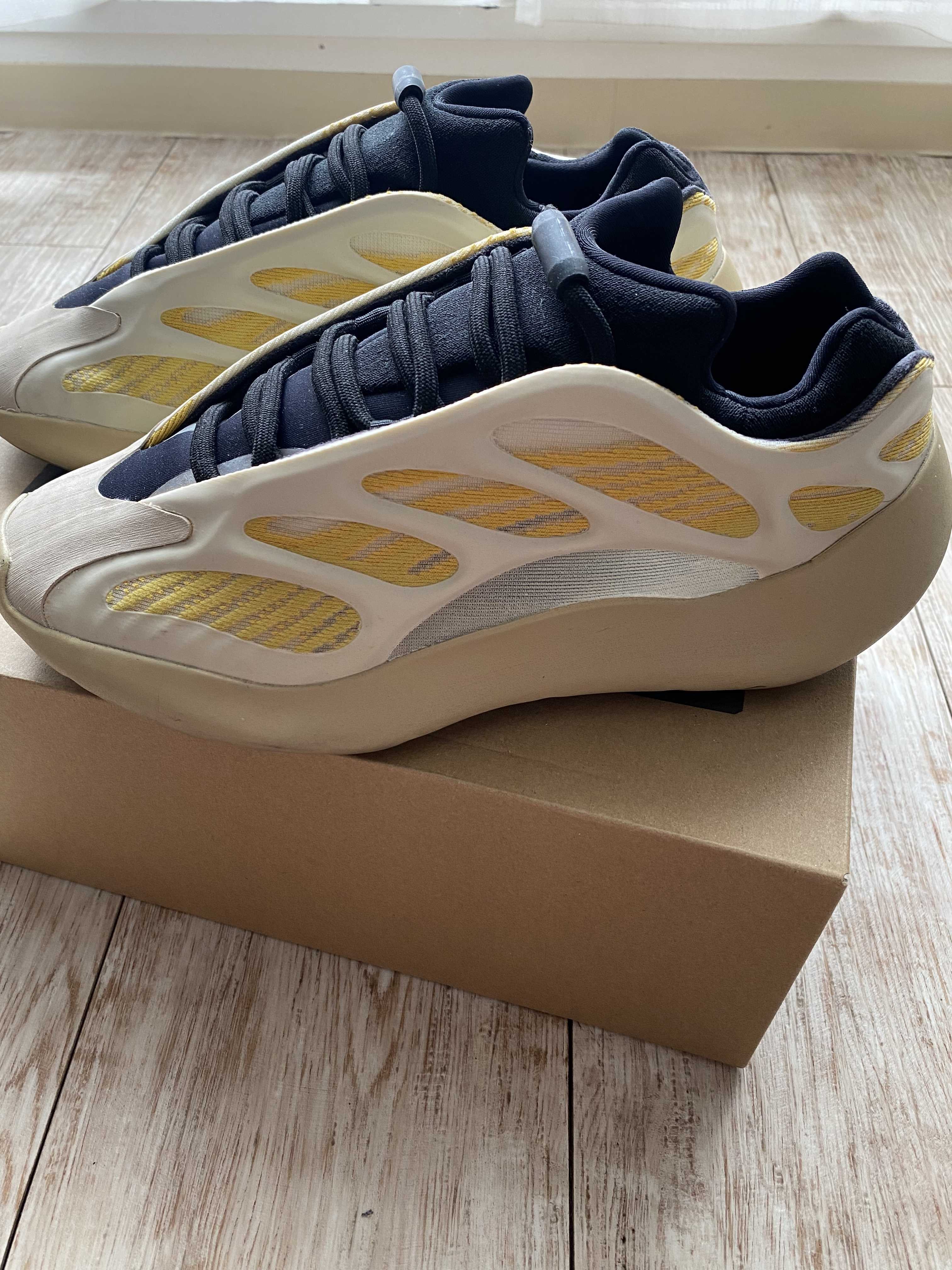 adidas YEEZY 700 V3 "Safflower"