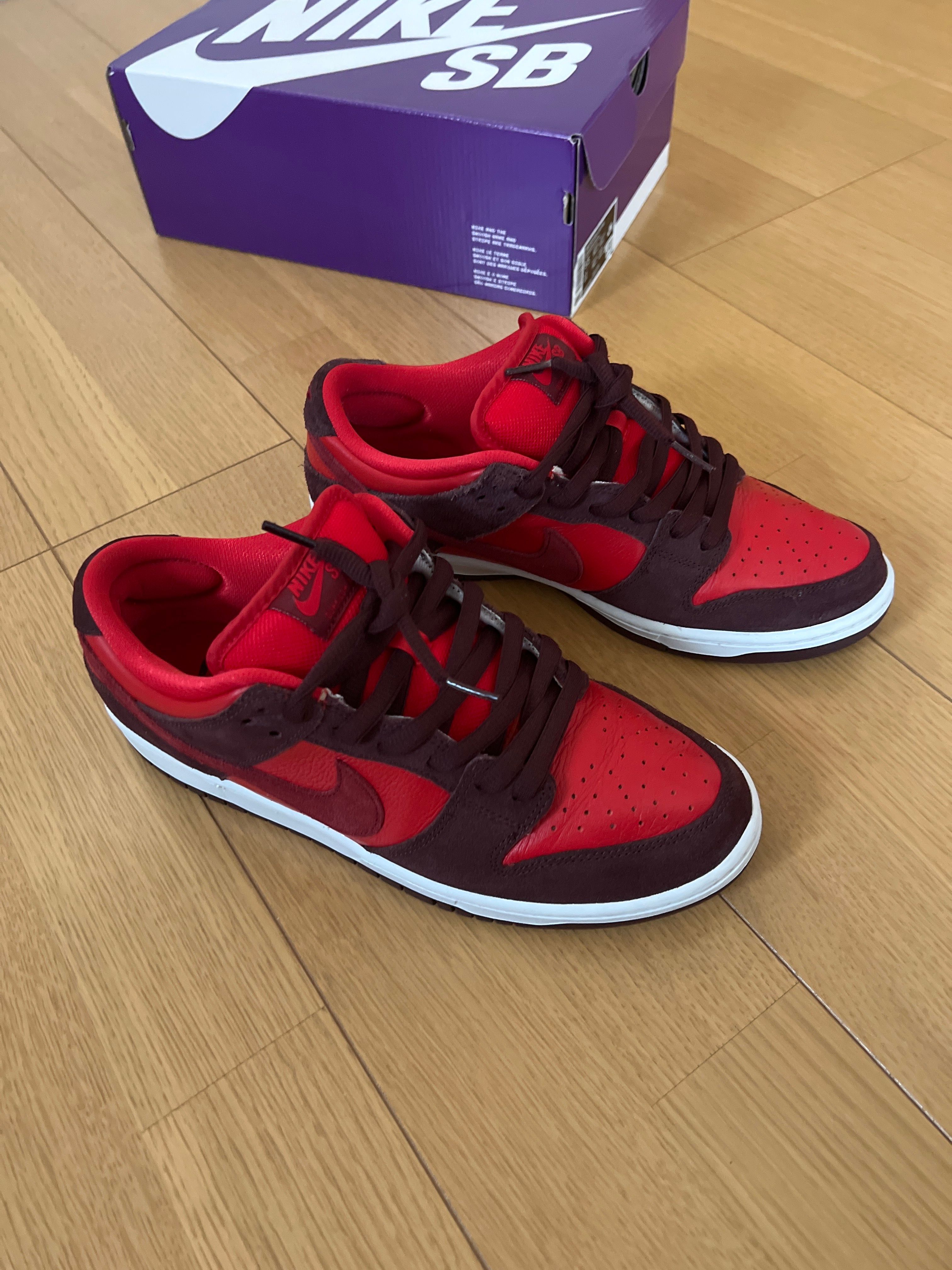 Nike SB Dunk Low "Cherry"