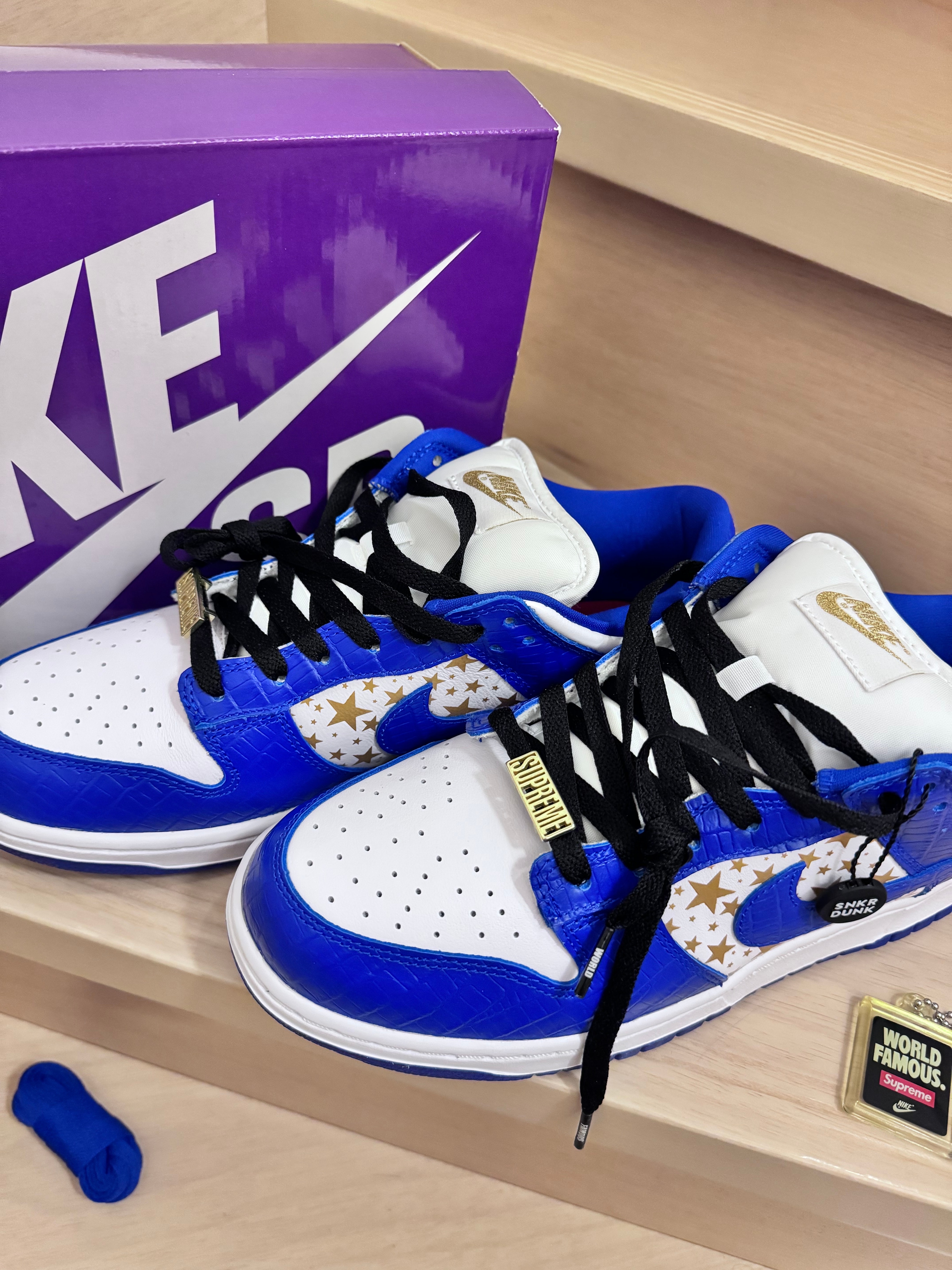 Supreme × Nike SB Dunk Low OG QS Gold Stars "White/Hyper Blue"