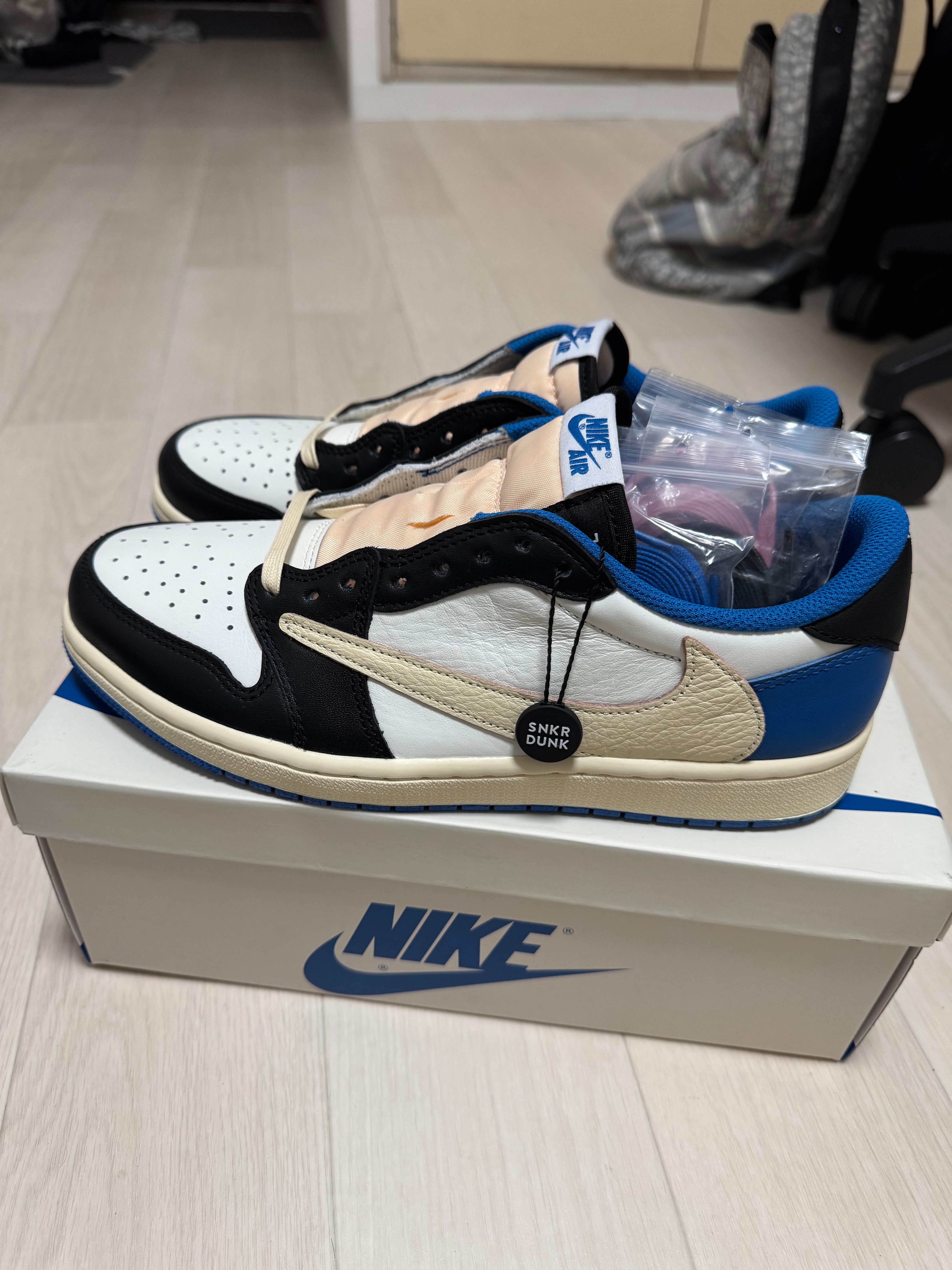Travis Scott × fragment design × Nike Air Jordan 1 Low OG SP "Military Blue"