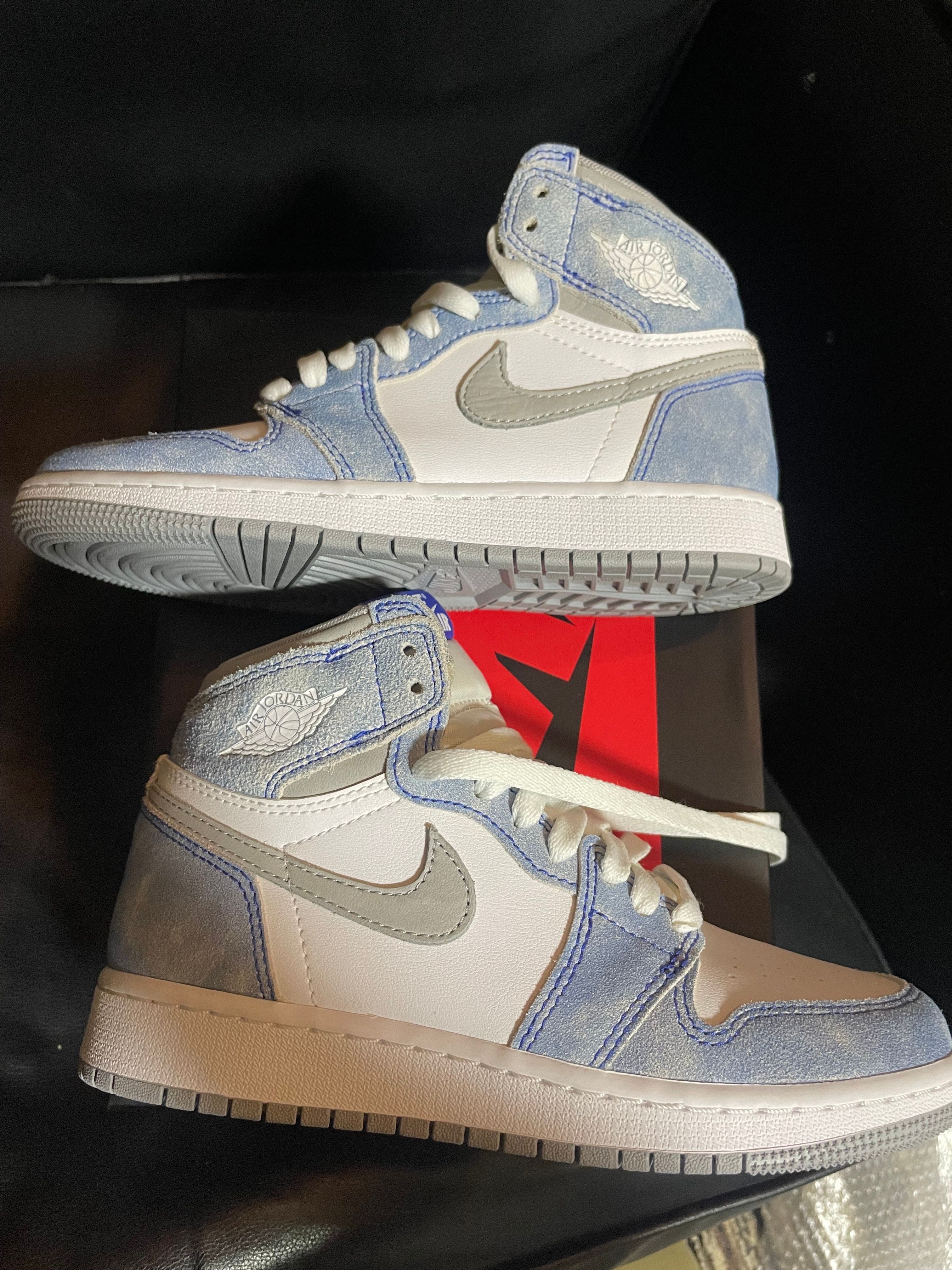 Nike Air Jordan 1 High OG "Hyper Royal"