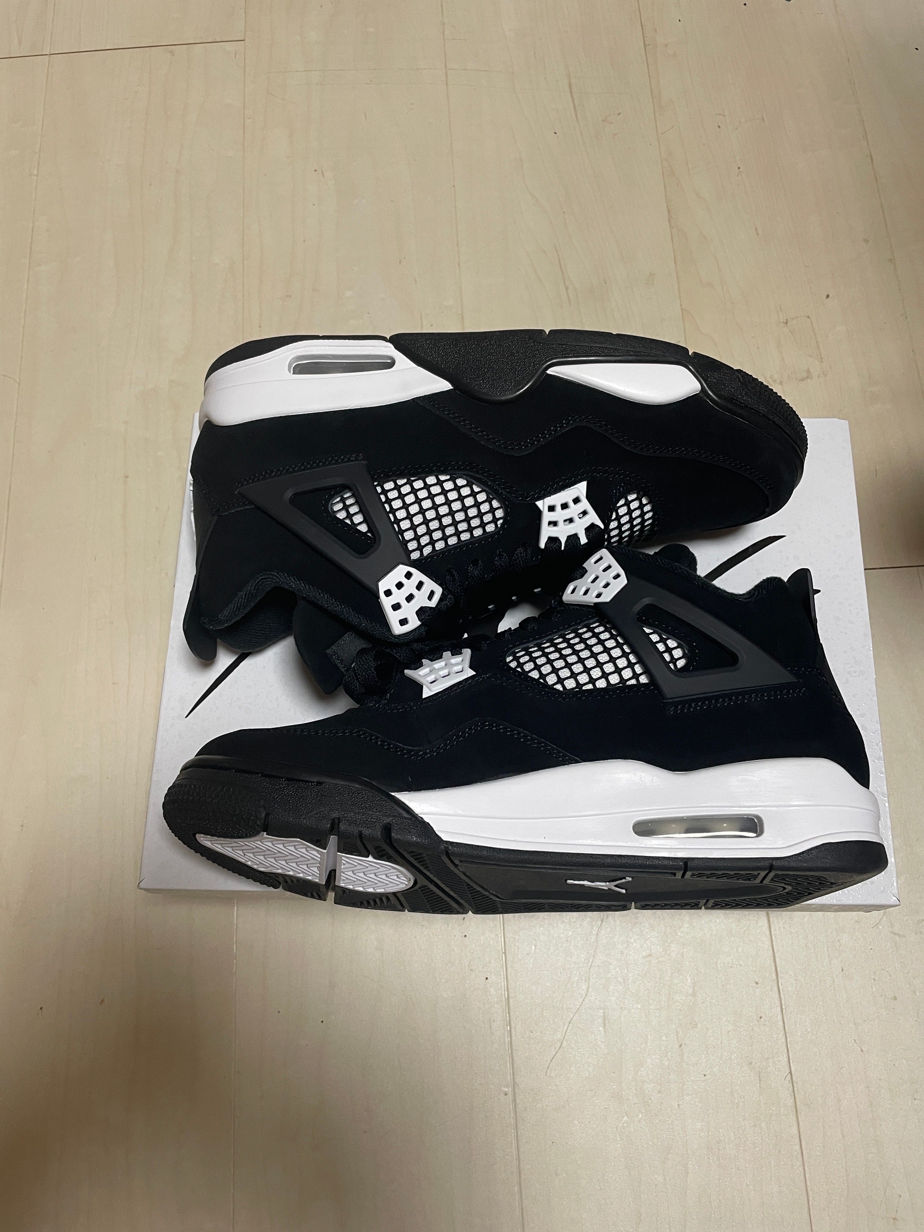 Nike Air Jordan 4 Retro "White Thunder"