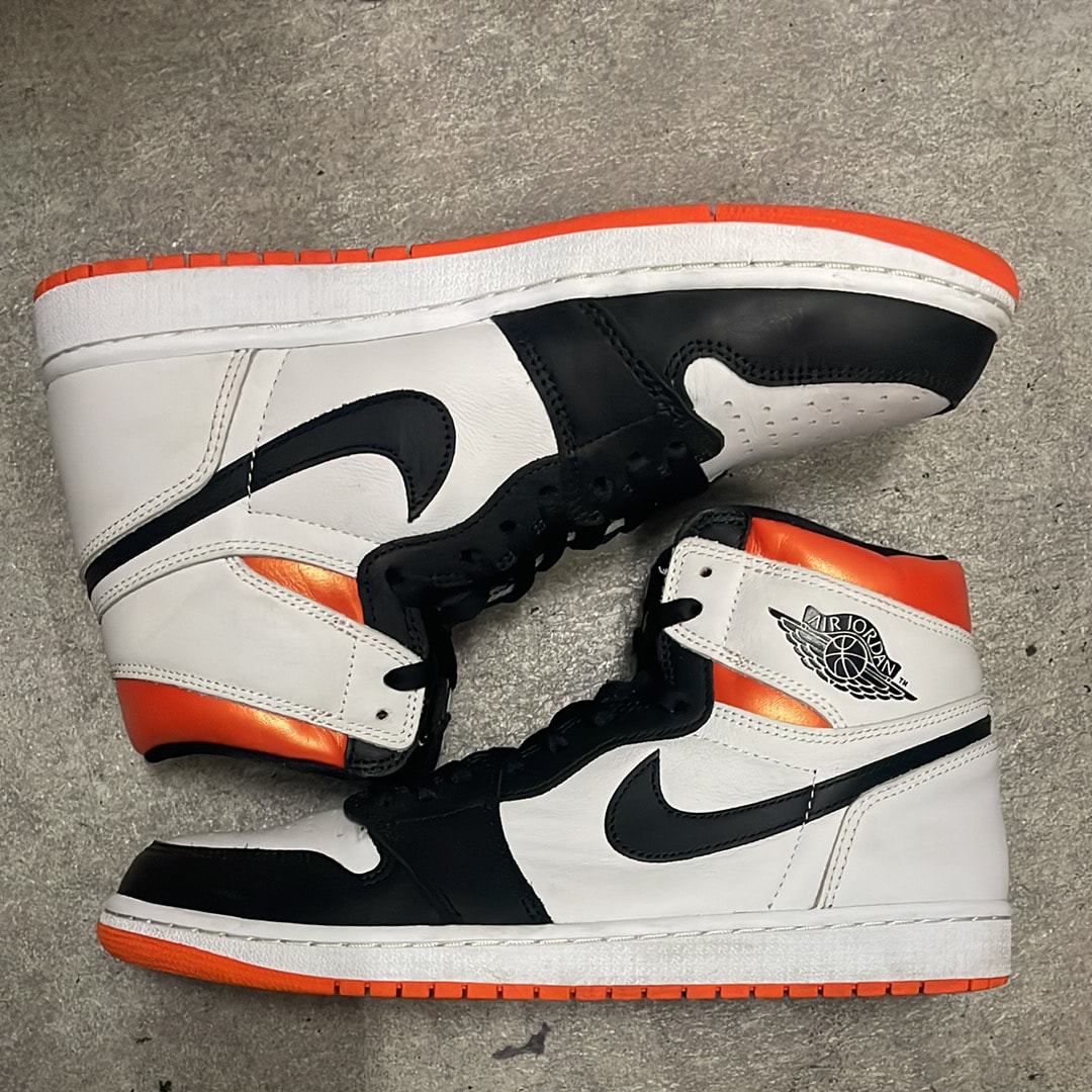 ナイキ エアジョーダン1 レトロ ハイ OG "エレクトロオレンジ"