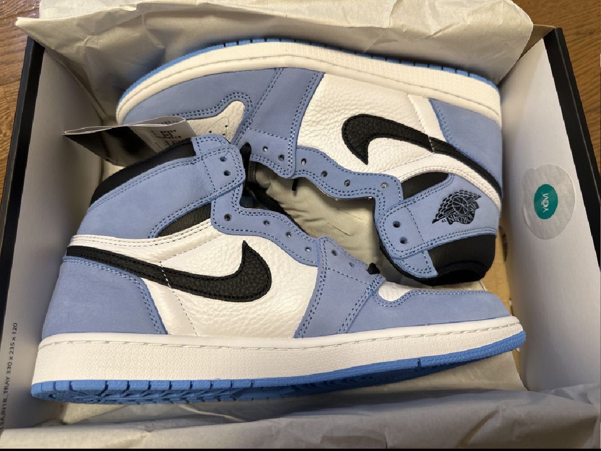 Nike Air Jordan 1 High OG "University Blue"