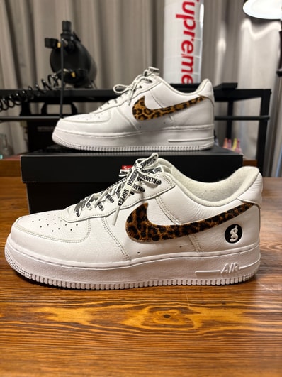 GOODENOUGH × Supreme × Nike Air Force 1 Low "White/Leopard" (25SS Week15)