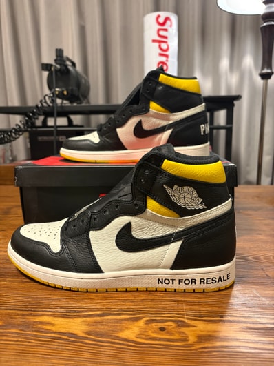 Nike Air Jordan 1 Retro High (NOT FOR RESALE) "Varsity Maize"