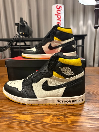 Nike Air Jordan 1 Retro High (NOT FOR RESALE) "Varsity Maize"
