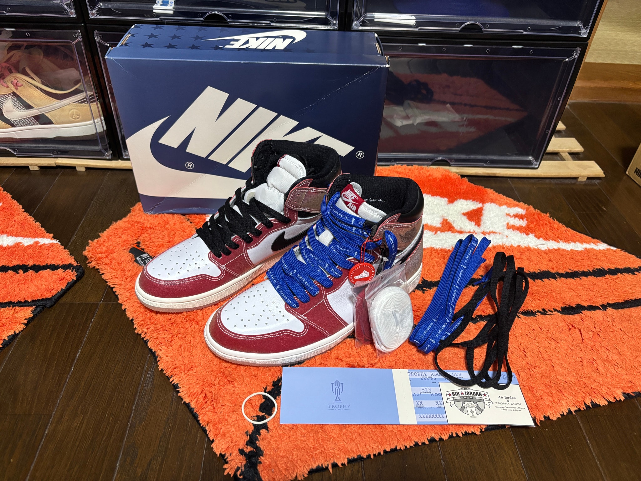 Trophy Room × Nike Air Jordan 1 Retro High "Chicago" (Friends and Family) (Blue Laces)