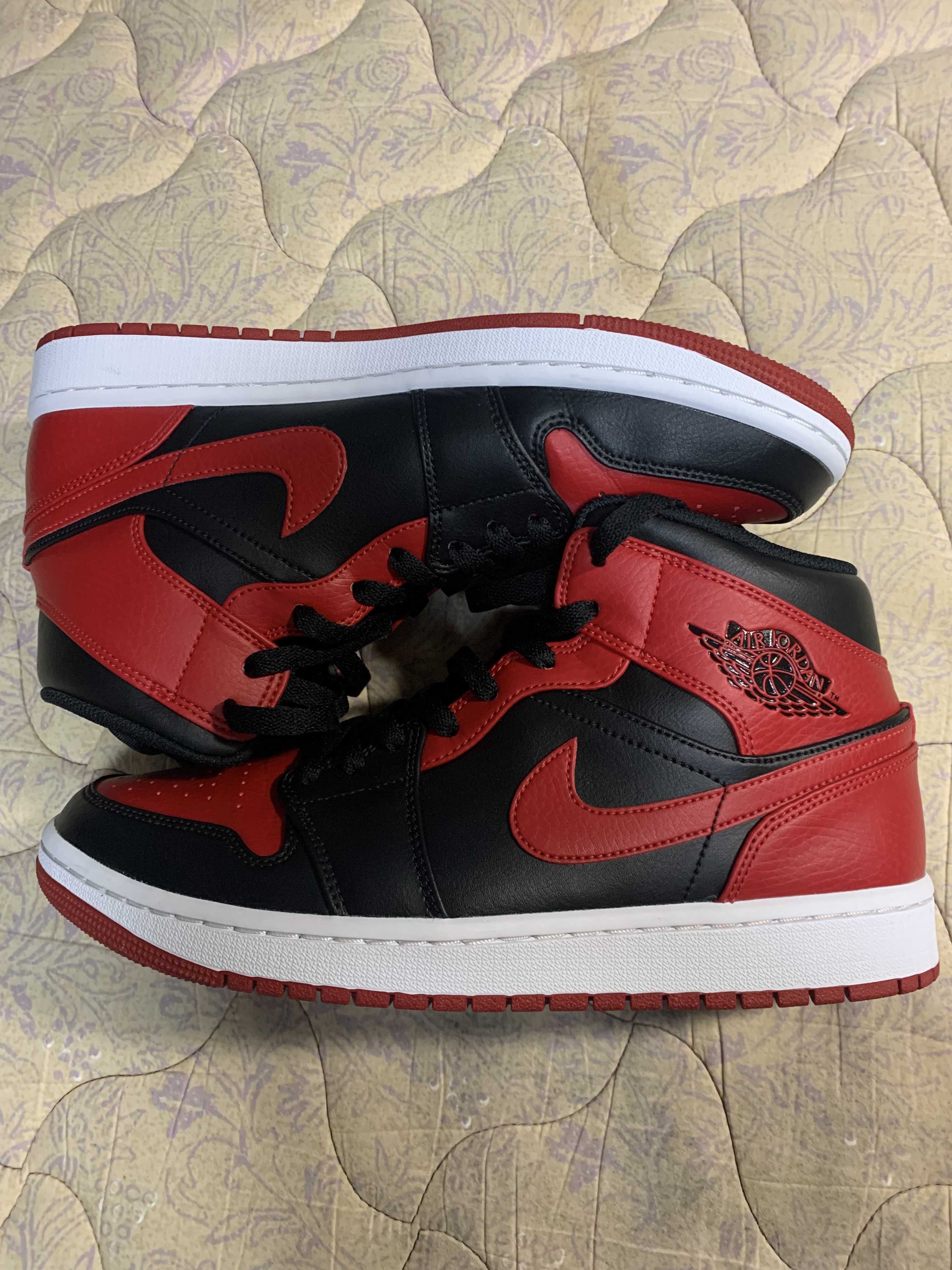 Nike Air Jordan 1 Mid "Bred"