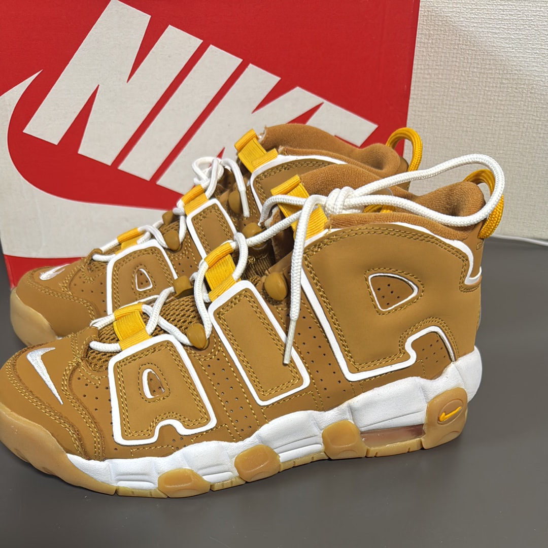 ナイキ GS エアモアアップテンポ "ウィート"