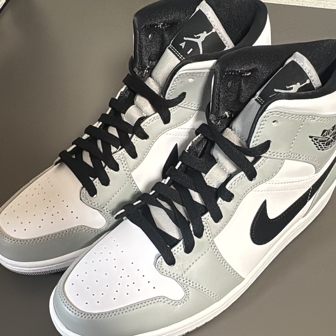 Nike Air Jordan 1 Mid "Light Smoke Grey/White/Black"