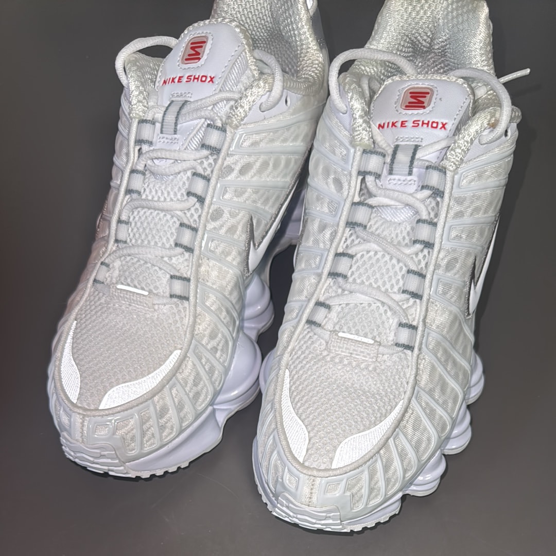 ナイキ ウィメンズ ショックス TL "ホワイト アンド マックスオレンジ"