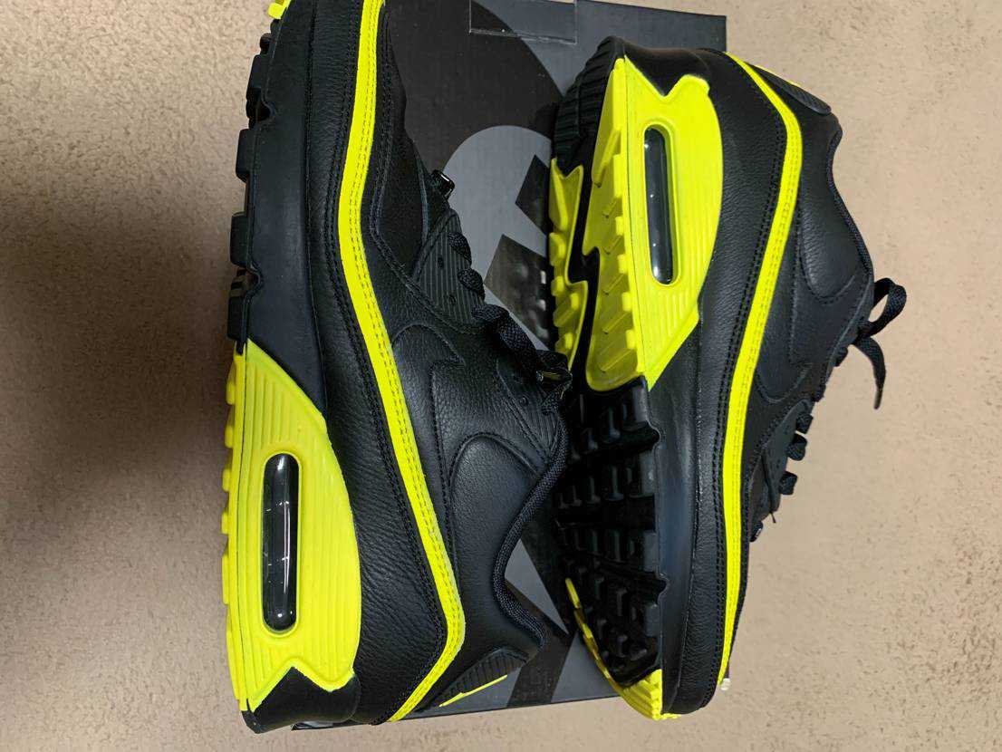 UNDEFEATED × Nike Air Max 90 "Black/Yellow"