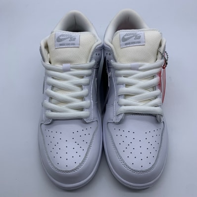 Supreme × Nike SB Dunk Low "White/Metallic Silver" (25FW Week2)