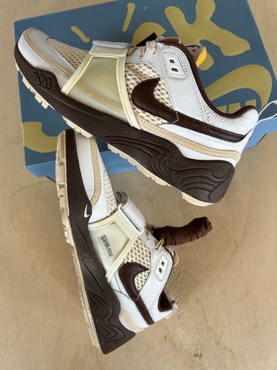 Travis Scott × Nike Zoom Field Jaxx "White and Light Chocolate"