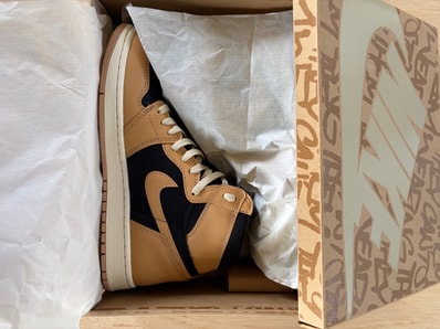 Nike Air Jordan 1 Retro High OG "Vachetta Tan"