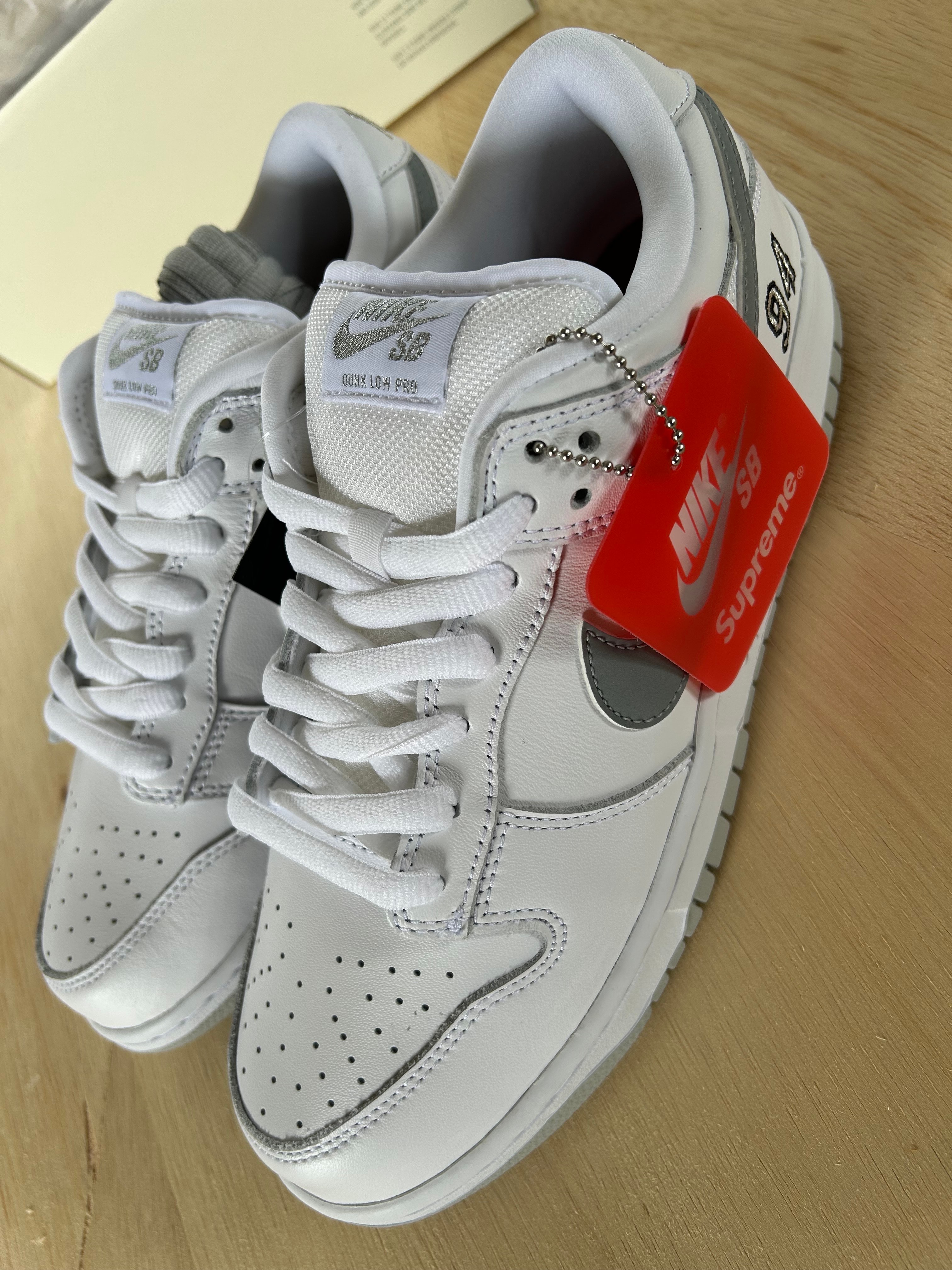Supreme × Nike SB Dunk Low "White/Metallic Silver" (25FW Week2)