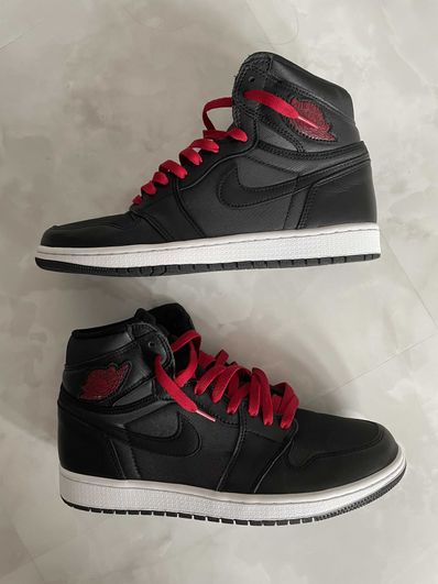 Nike Air Jordan 1 Retro High OG "Black/Metallic Silver/Gym Red"