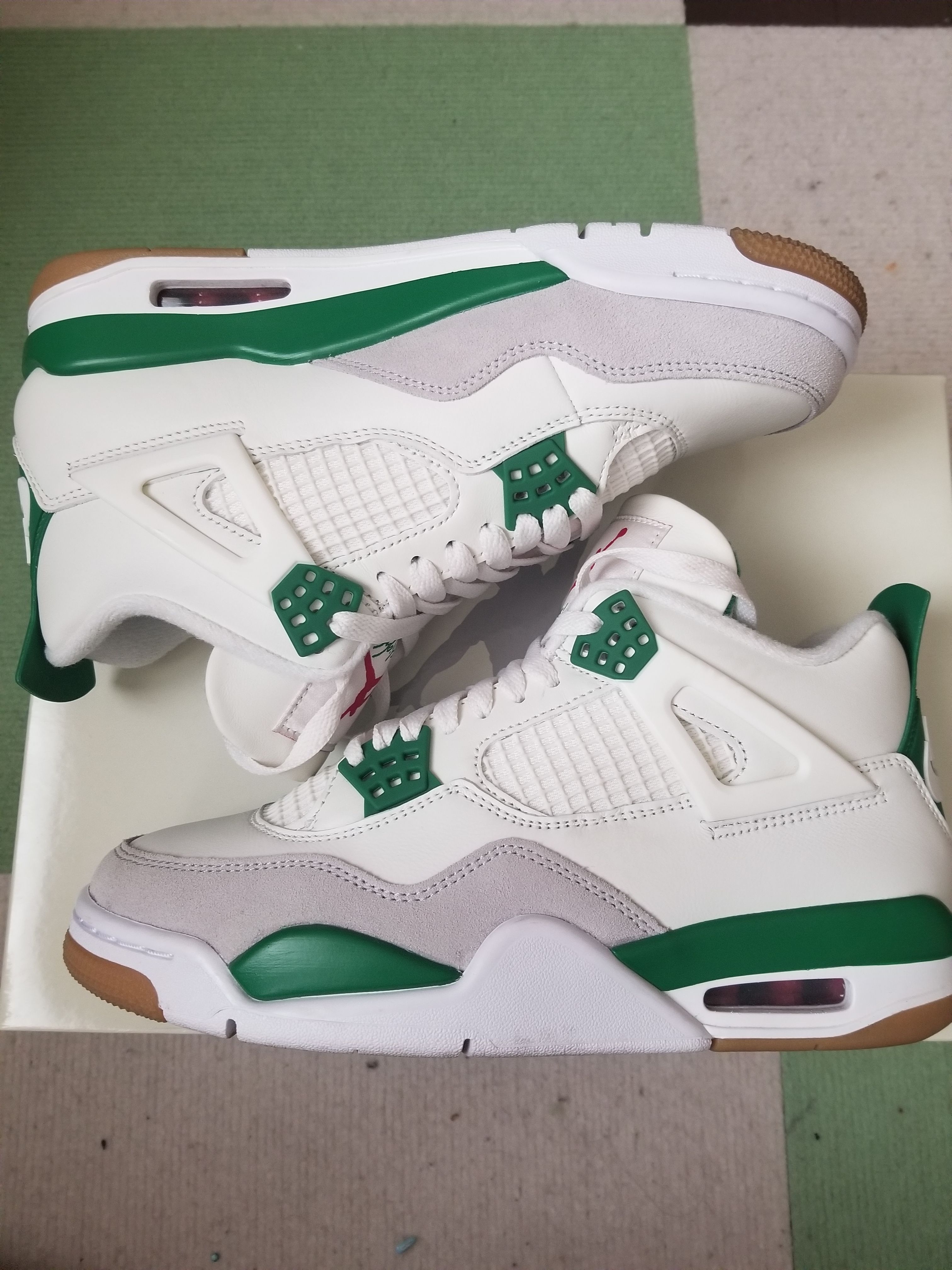 Nike SB × Air Jordan 4 Retro SP "Pine Green"