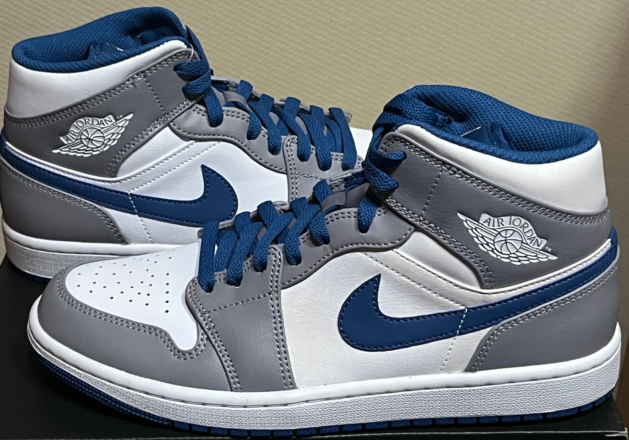 Nike Air Jordan 1 Mid "True Blue"