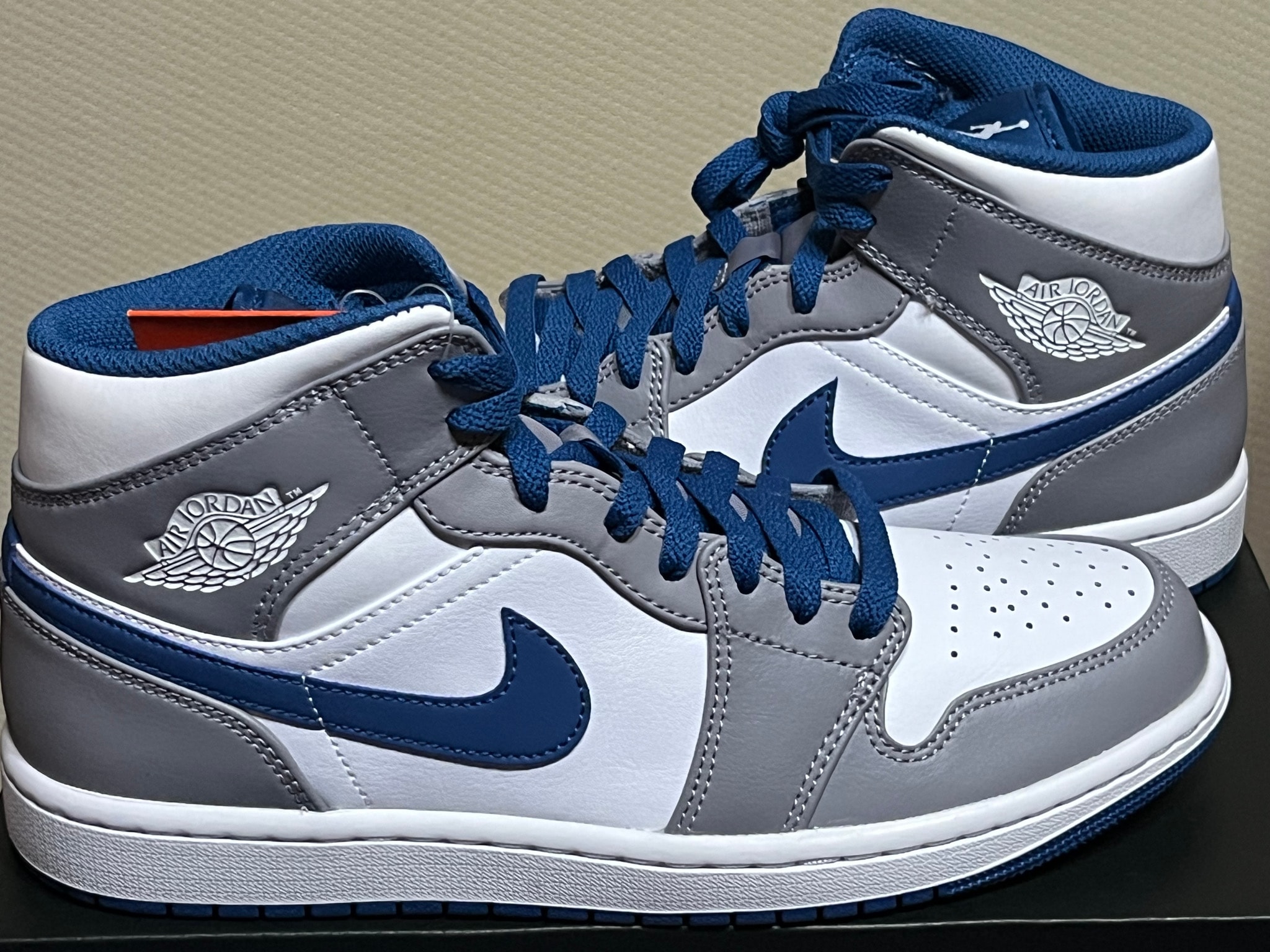 Nike Air Jordan 1 Mid "True Blue"