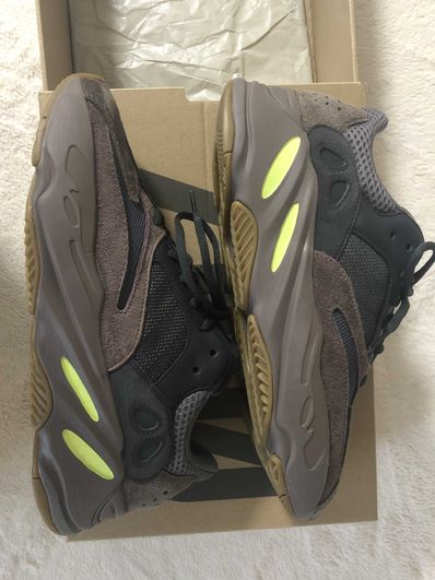 YEEZY BOOST 700 WAVE RUNNER DARK GREY