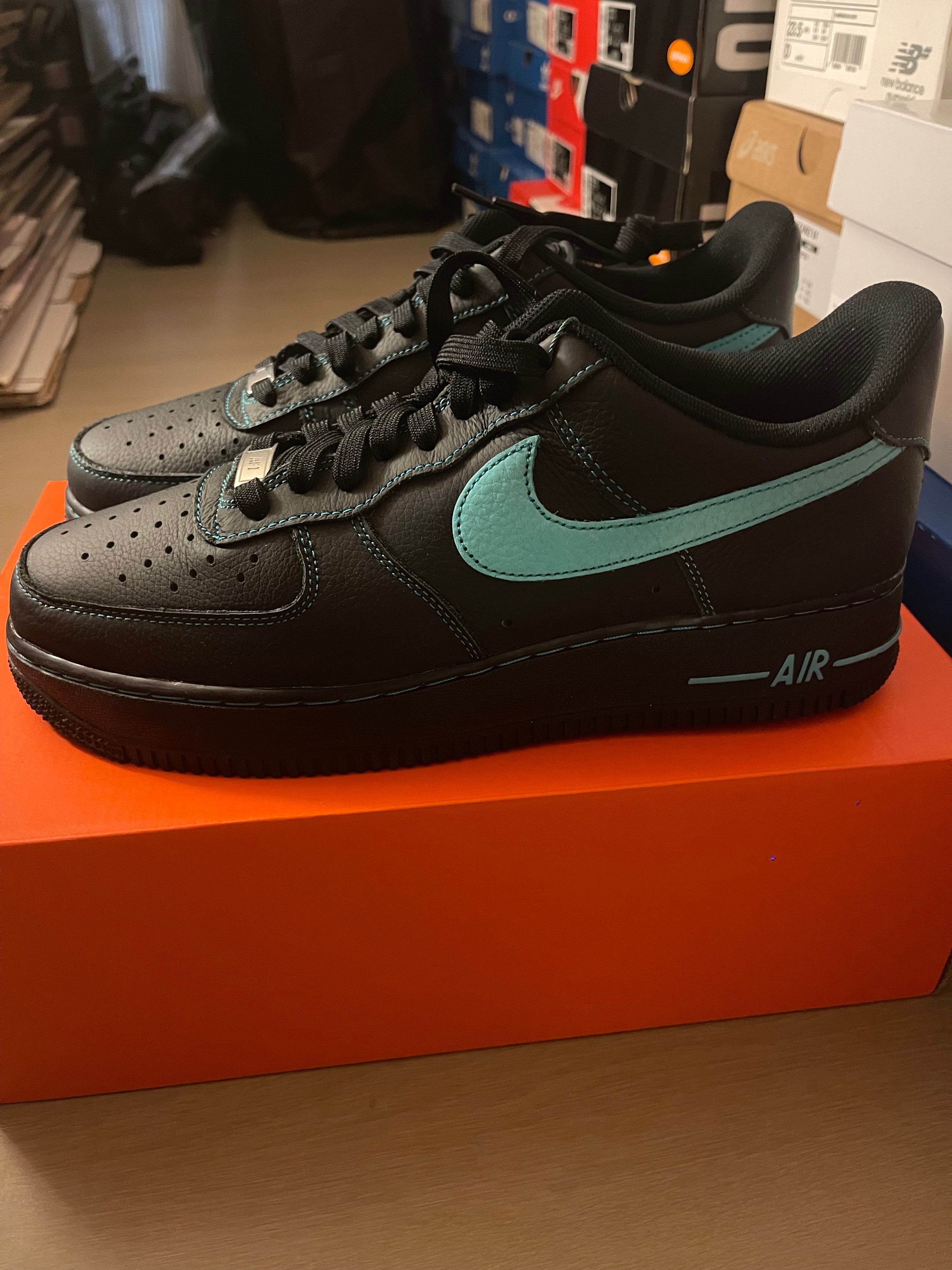Nike Air Force 1 Low "Black Tiffany"
