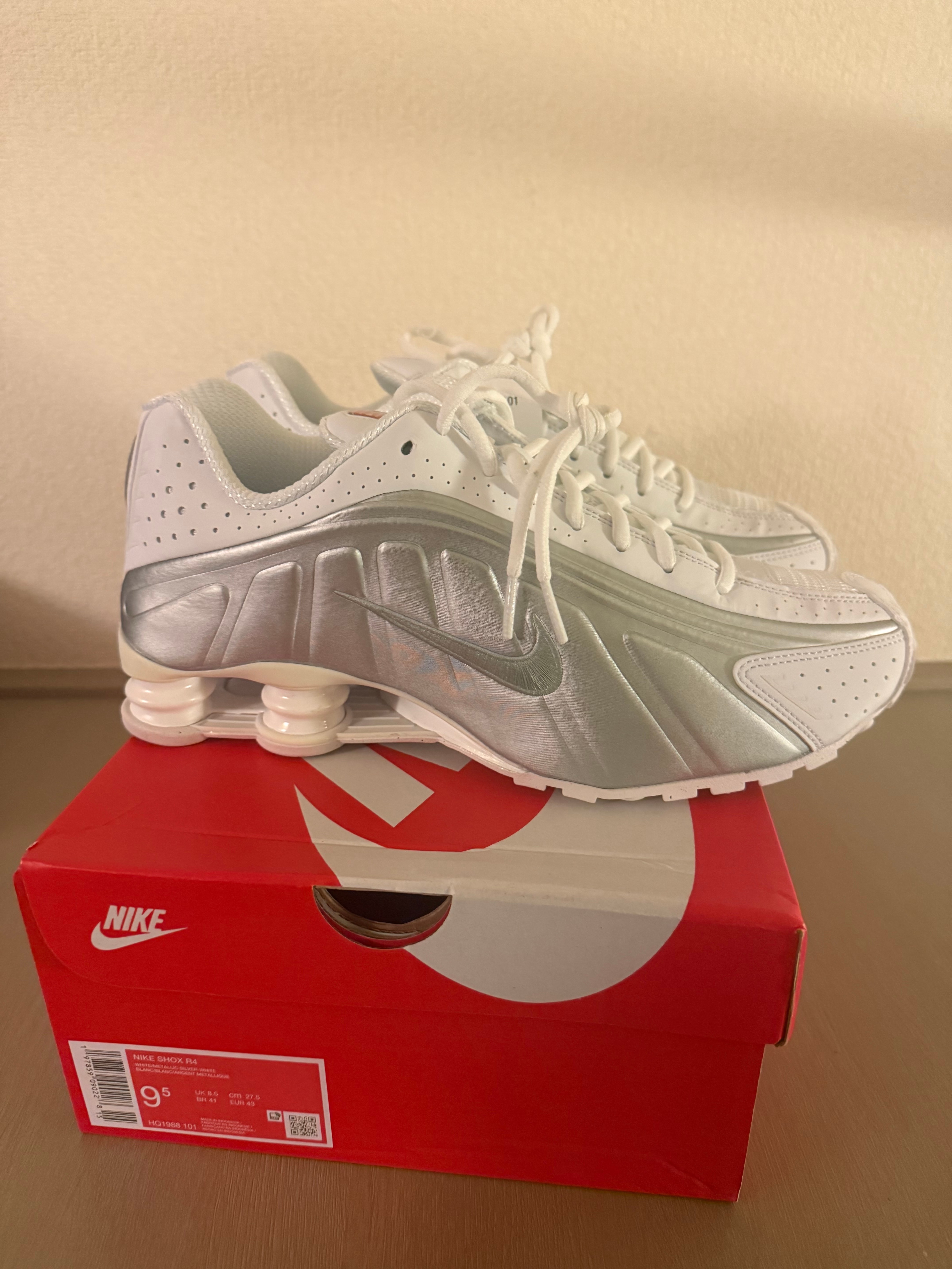 Nike Shox R4 "White/Metallic Silver/White"