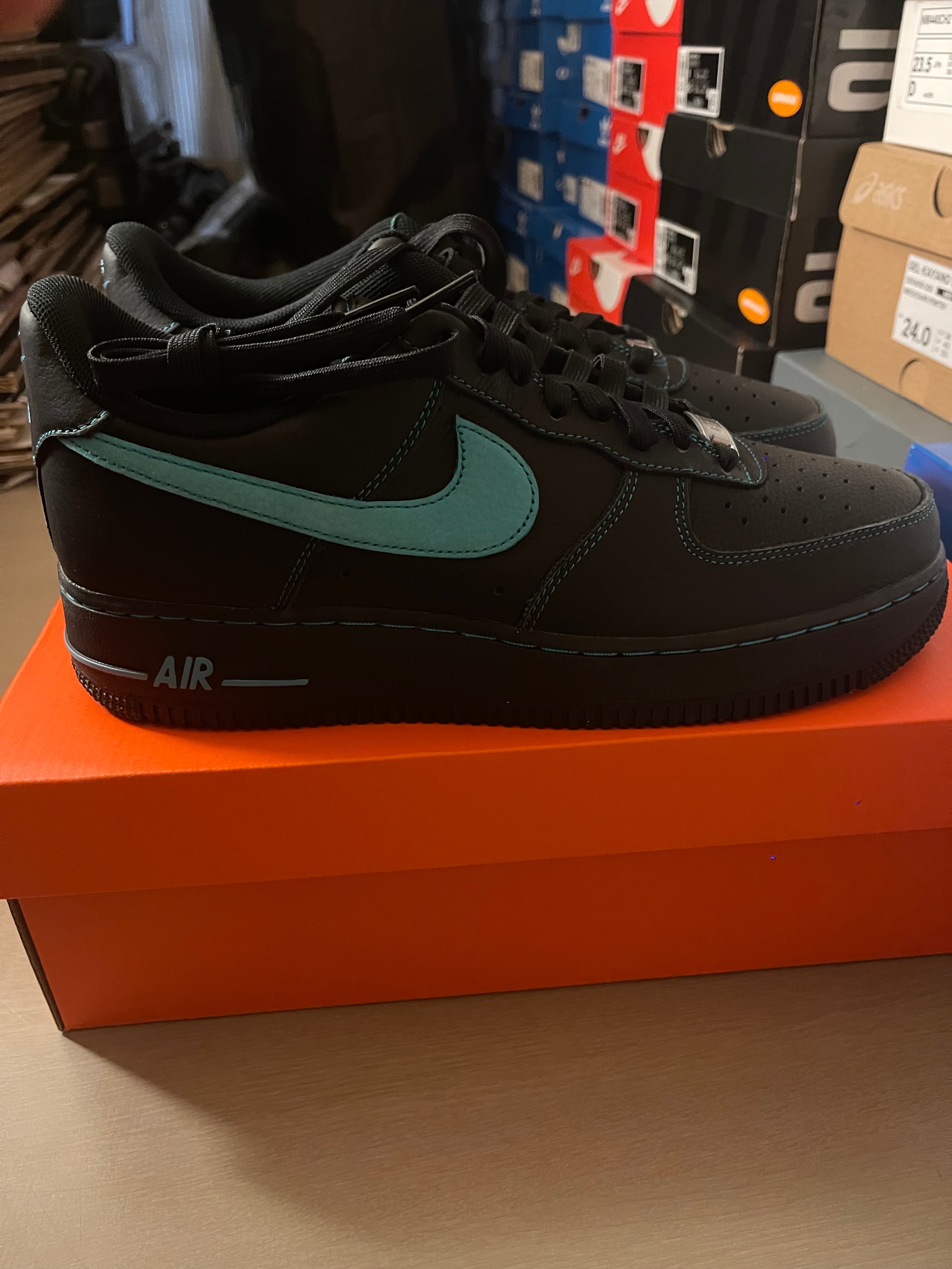 Nike Air Force 1 Low "Black Tiffany"