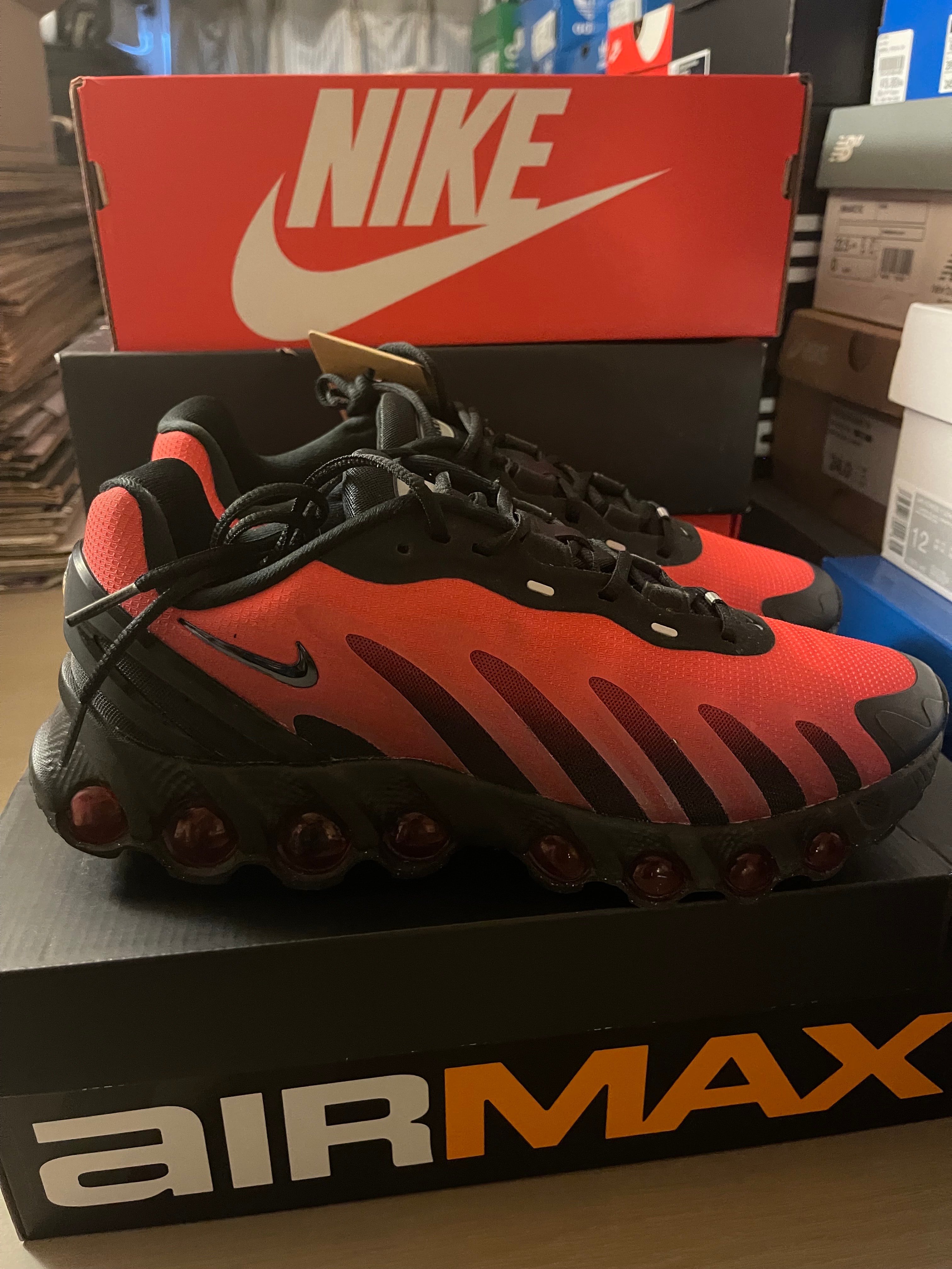 Nike Air Max DN8 "Black/University Red"