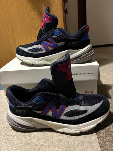 KITH × New Balance 990V6 Madison Square Garden "Navy"