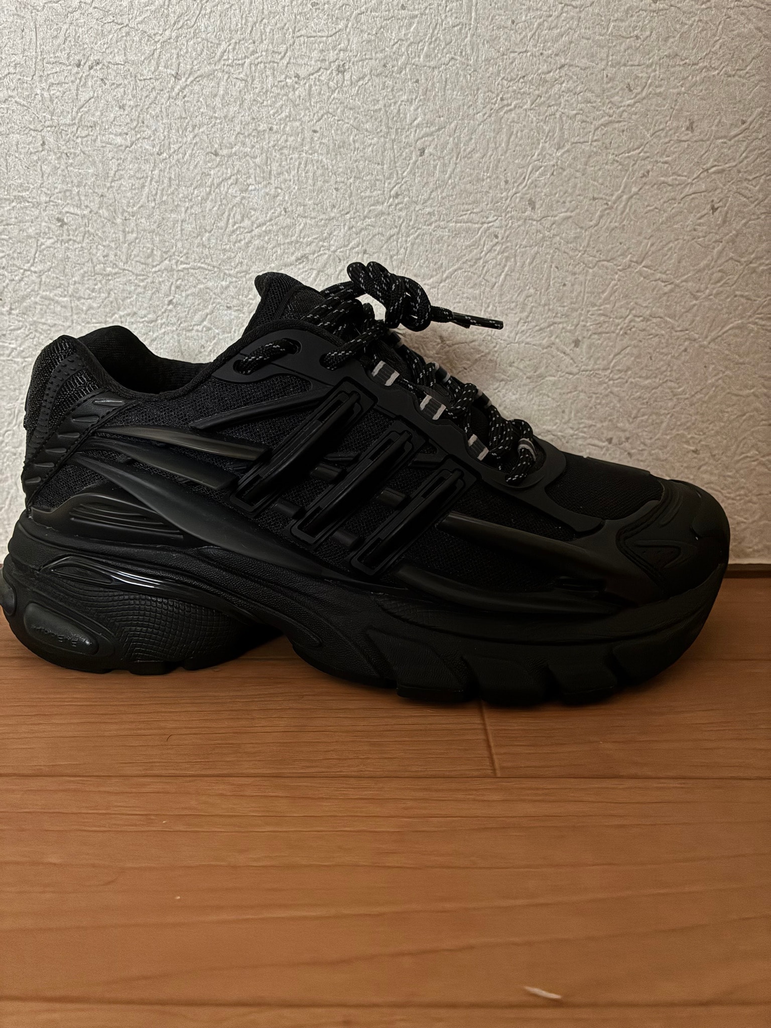 Pharrell Williams × adidas Jellyfish "Carbon/Core Black"