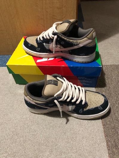 Travis Scott × Nike SB Dunk Low "Black/Parachute Beige"